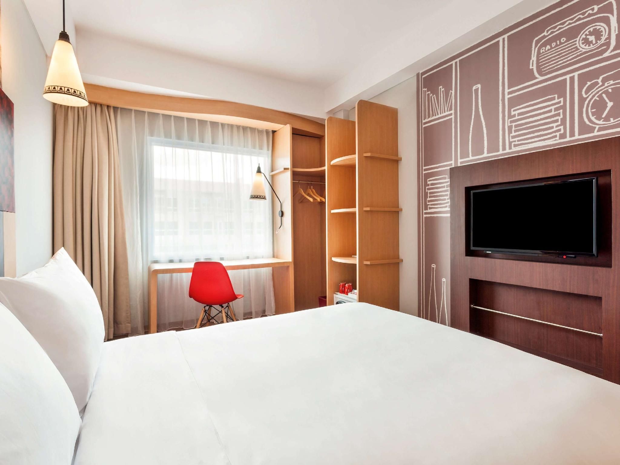 Superior Room - King Bed