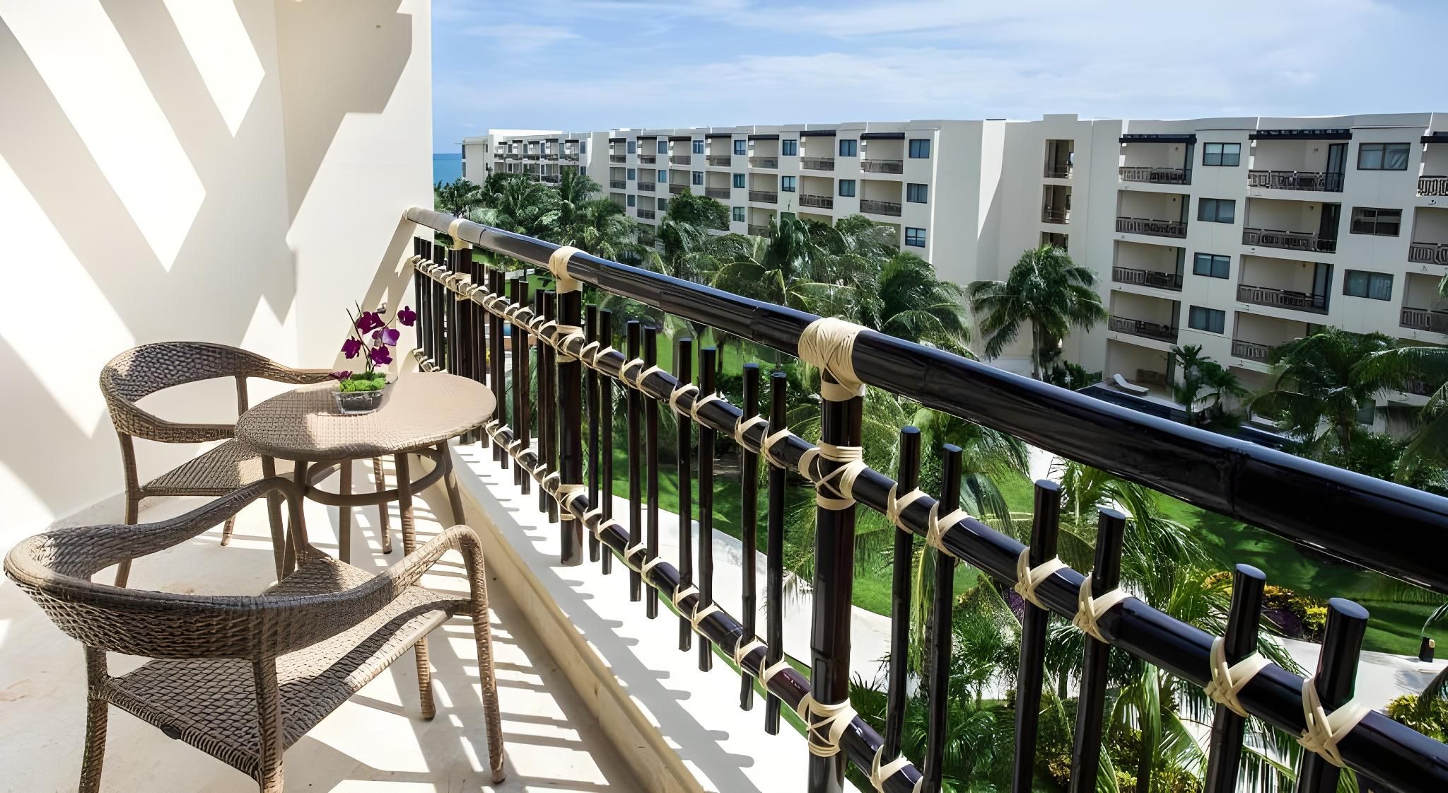 Premium Deluxe Tropical & Garden View King Bed - All Inclusive