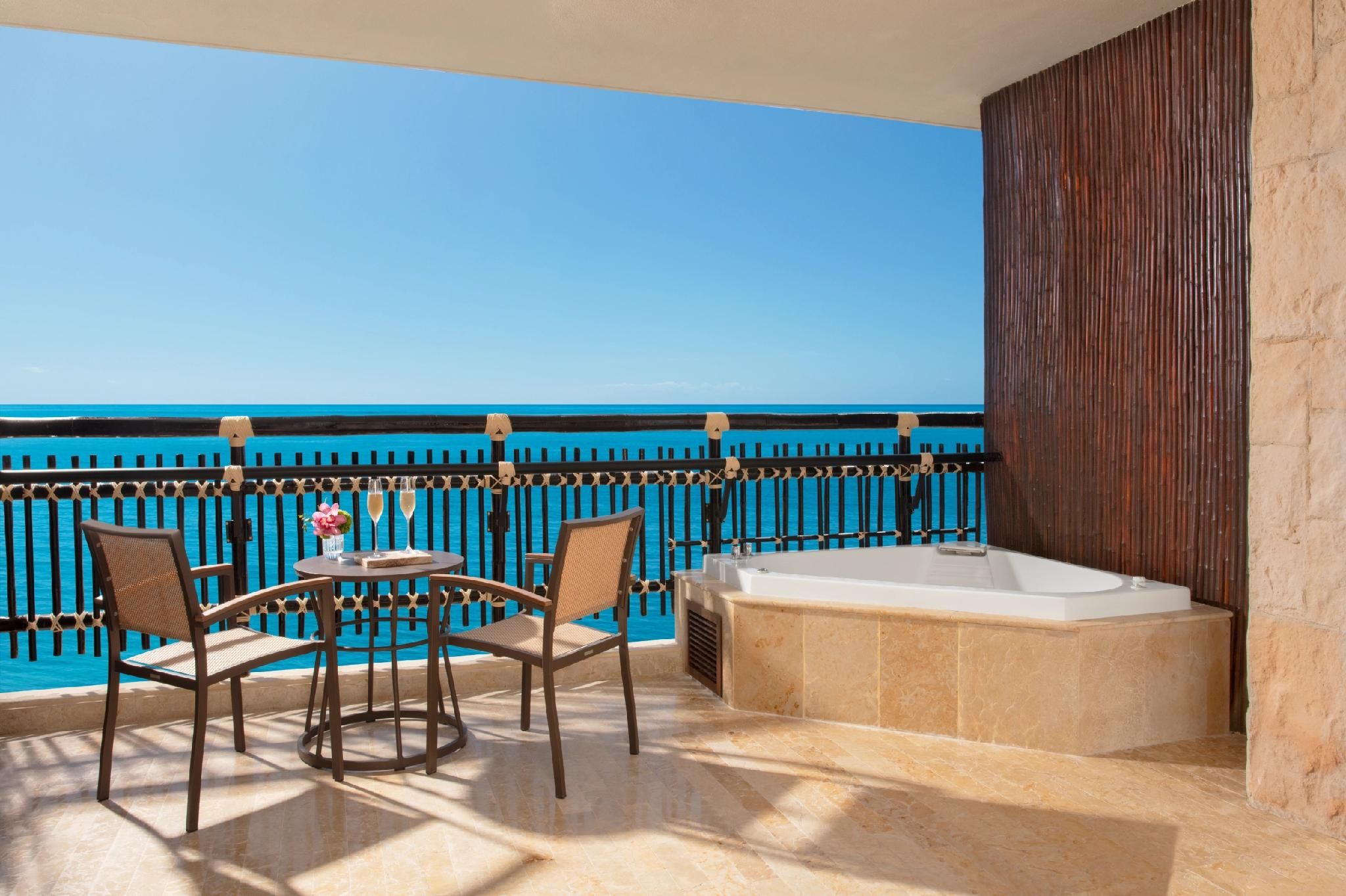 Preferred Club Ocean Front Honeymoon Suite King Bed - All Inclusive