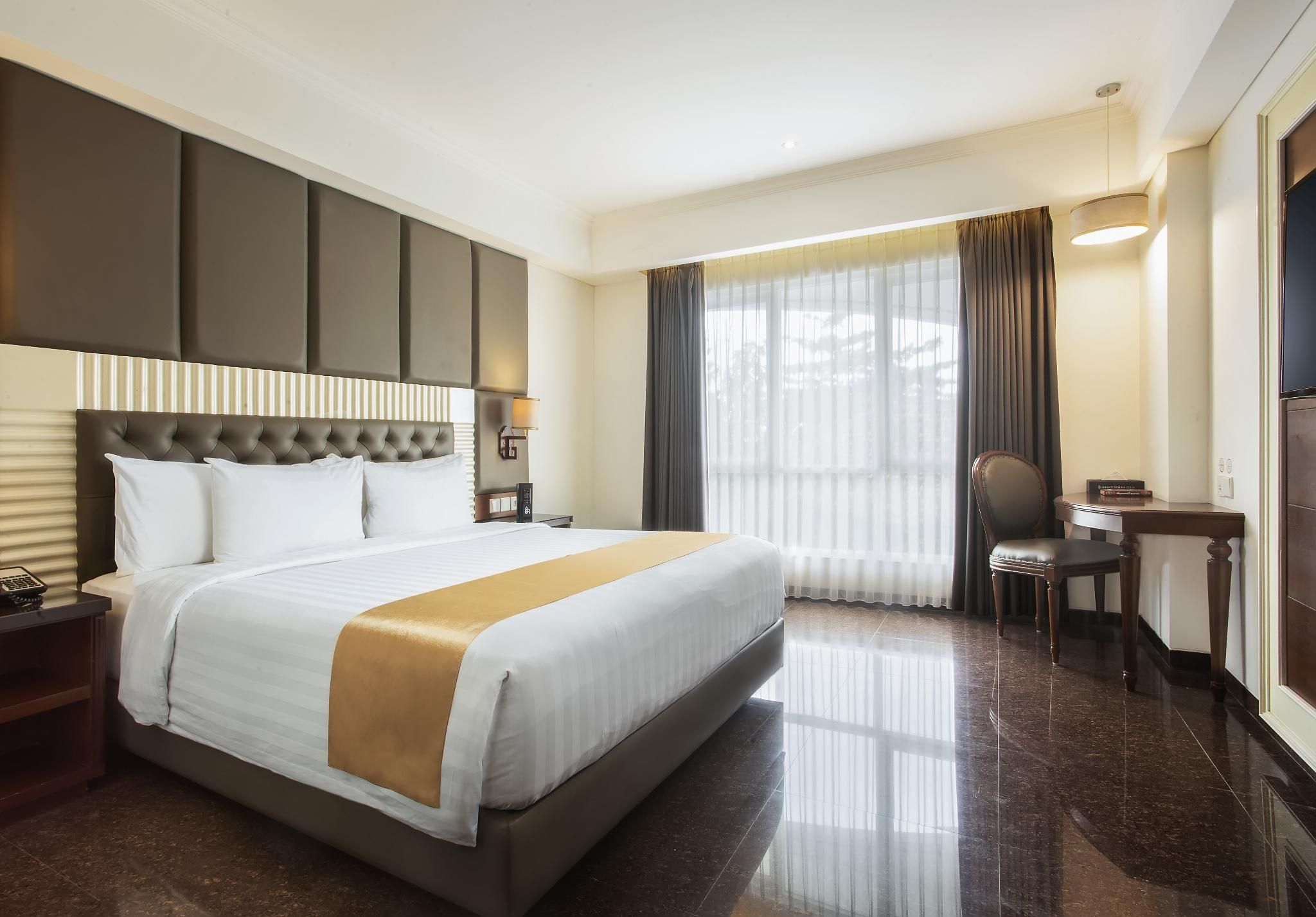 Deluxe Queen Room