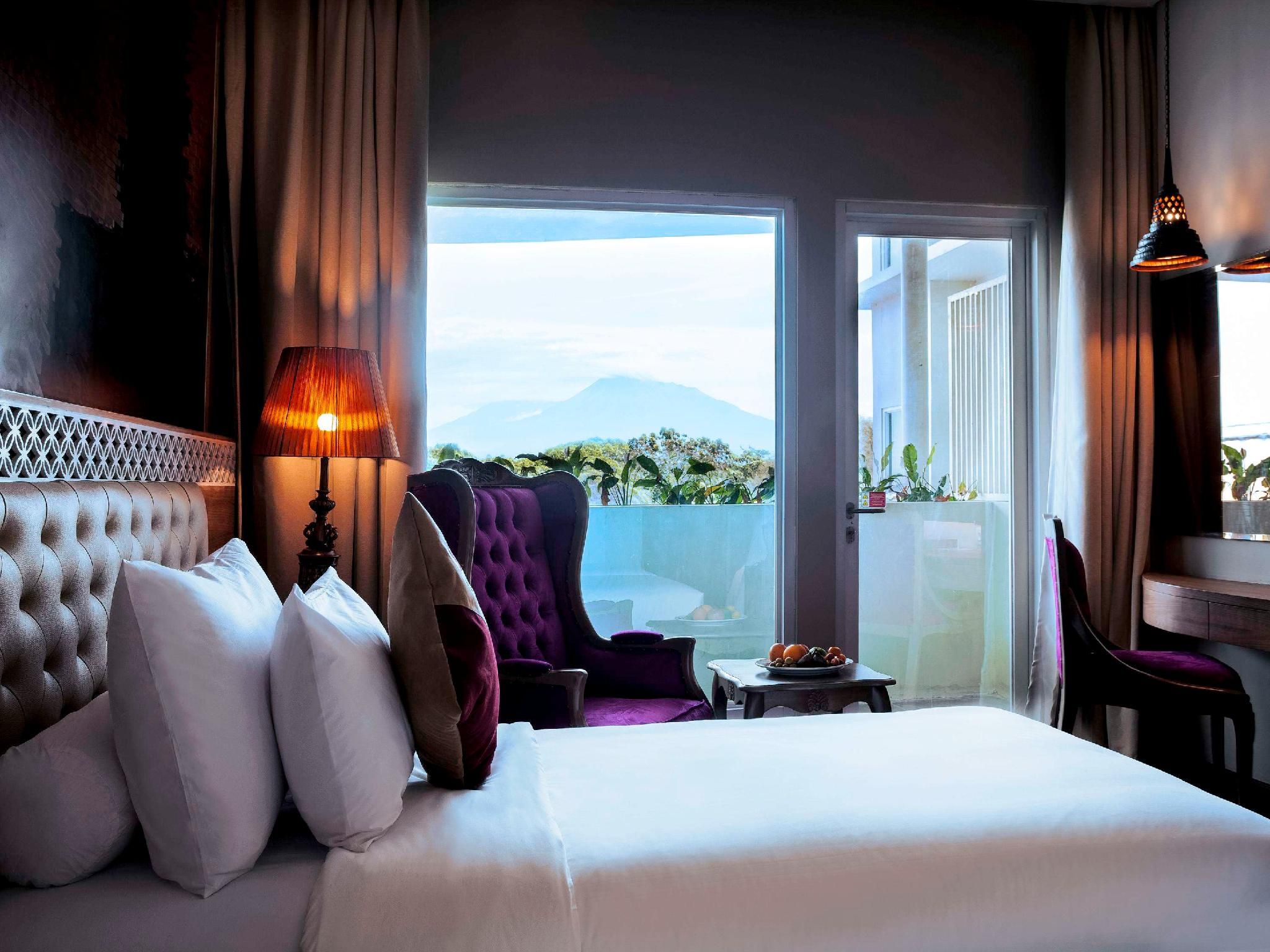Premium Superior Room with Balcony, King Size Bed