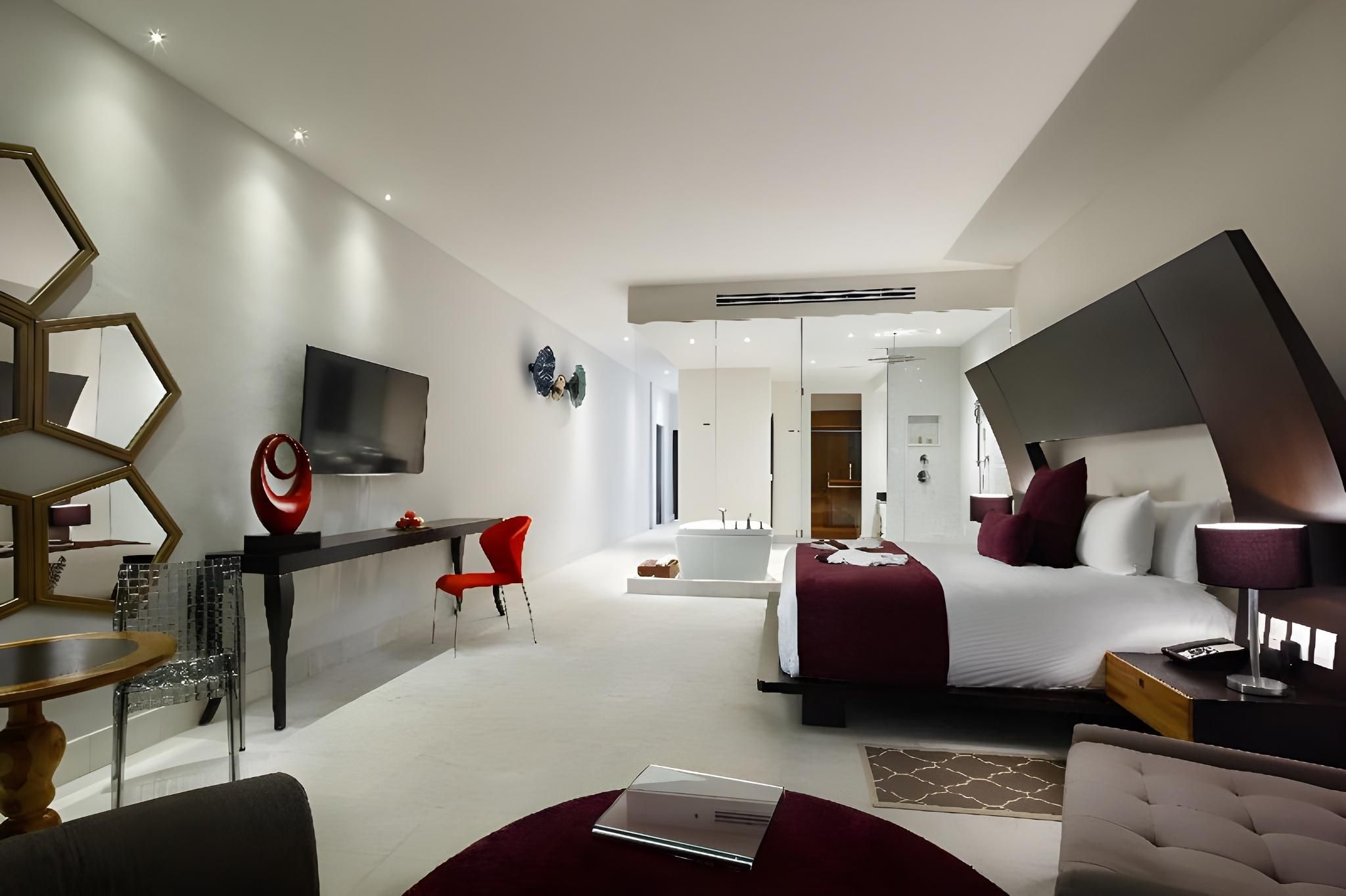 Pool View Suite