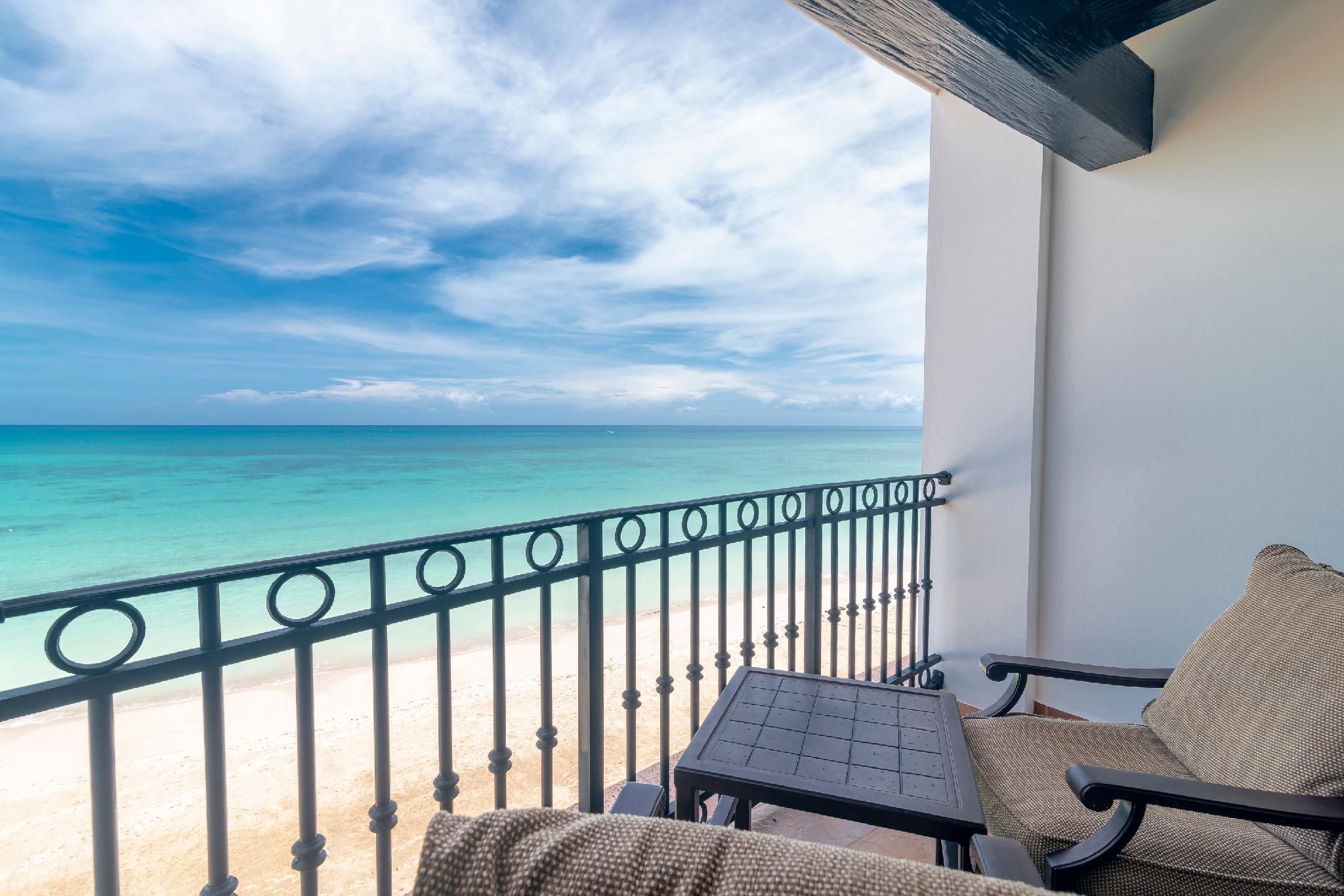 1 King Bed, Junior Suite, Beachfront, Non-Smoking