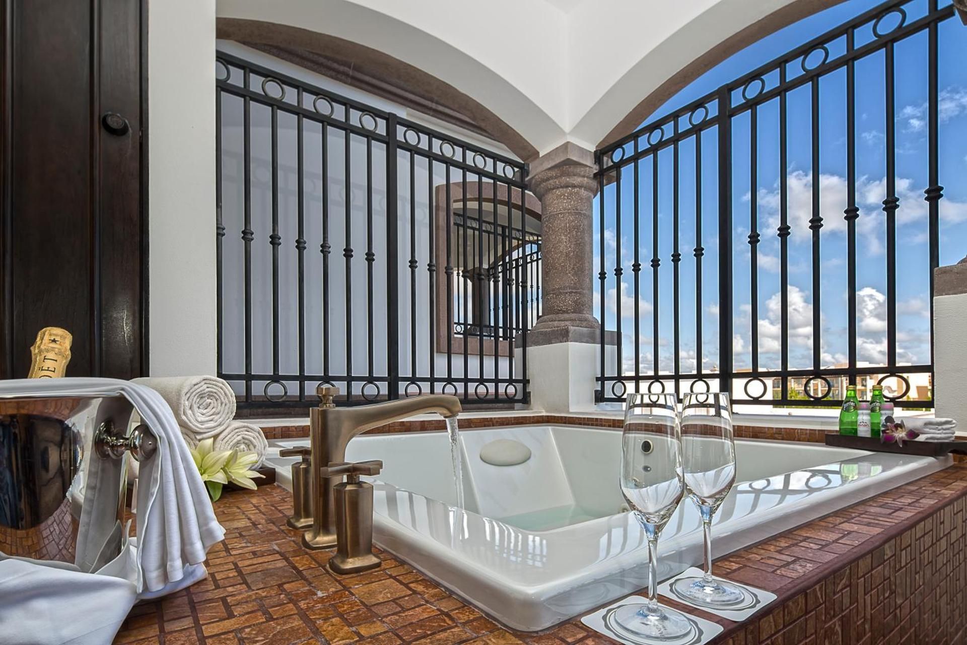 Master Suite with One bedroom and King Bed, Non-Smoking