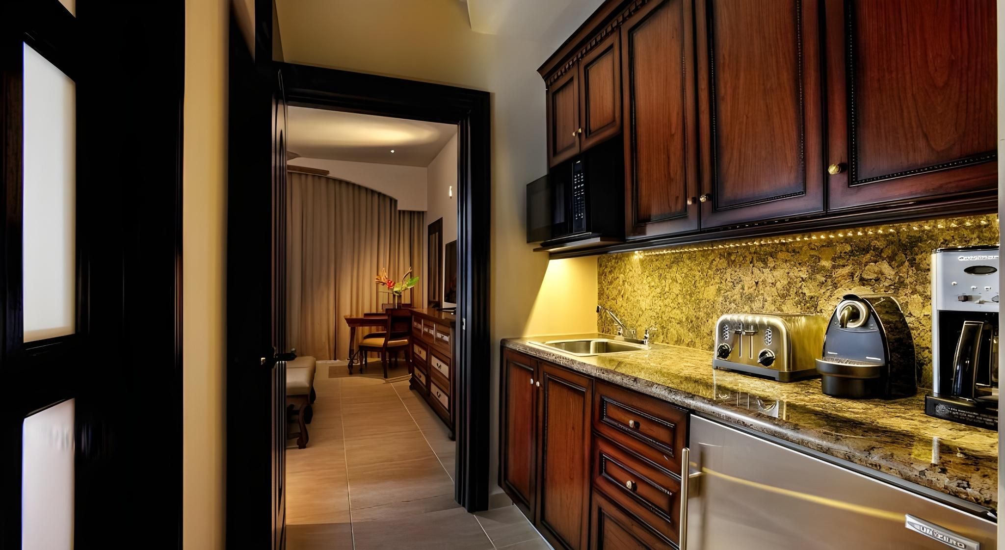 2 Double Beds, Junior Suite, Non-Smoking