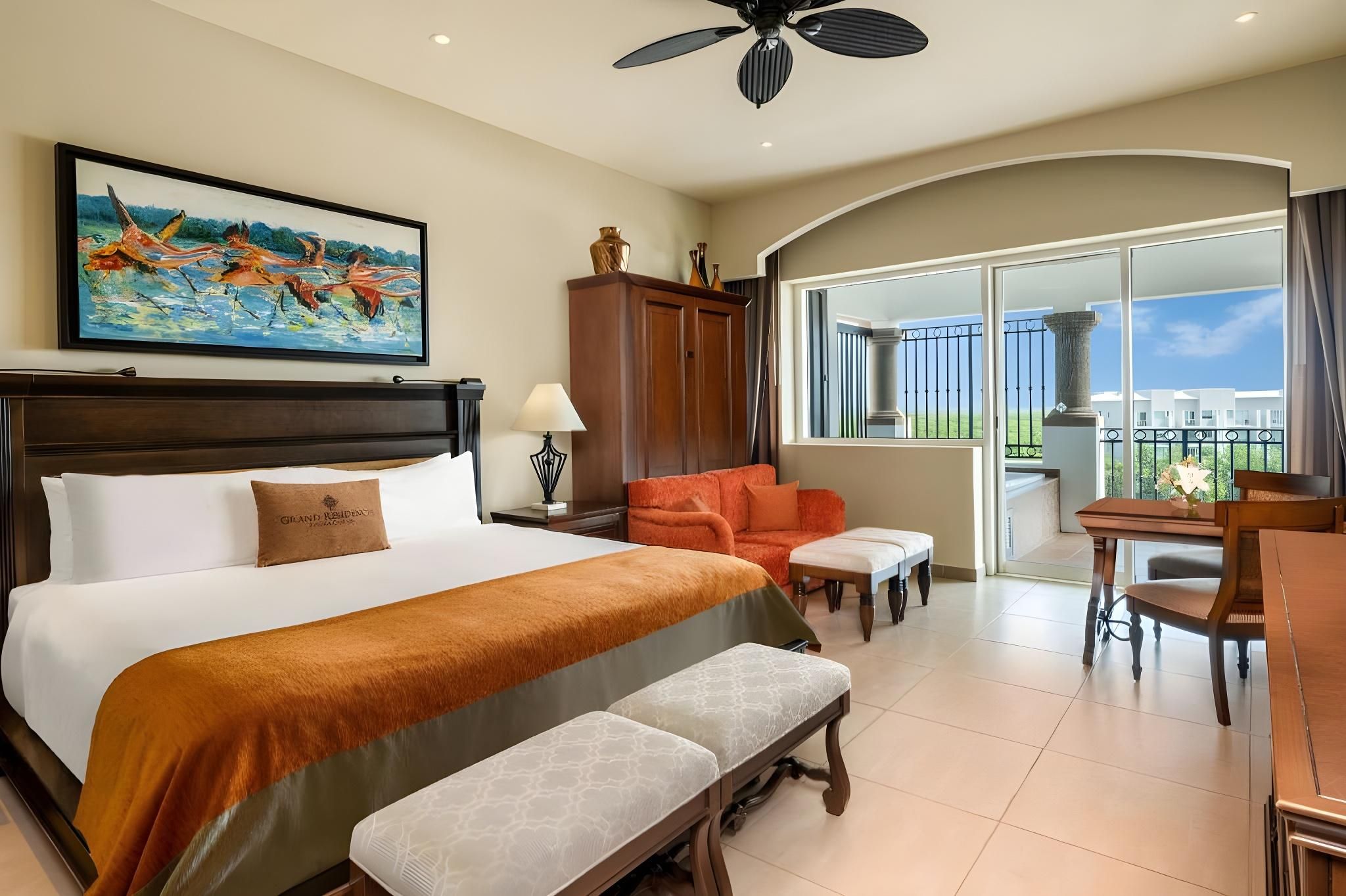 1 King Bed, One Bedroom Master Suite, Resort View, Non-Smoking