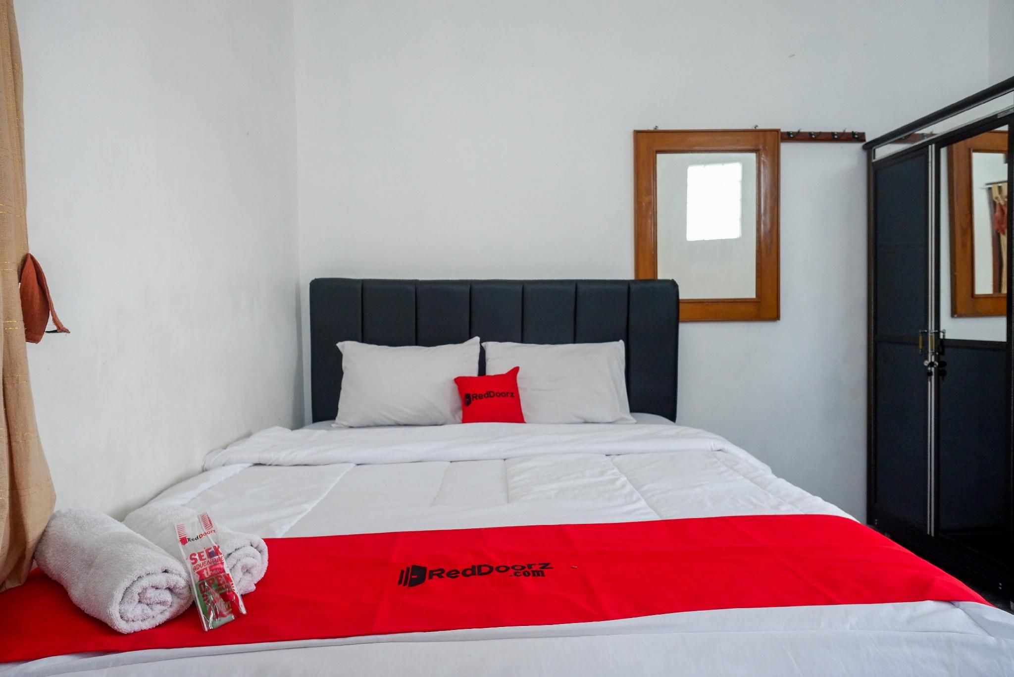 RedDoorz Room