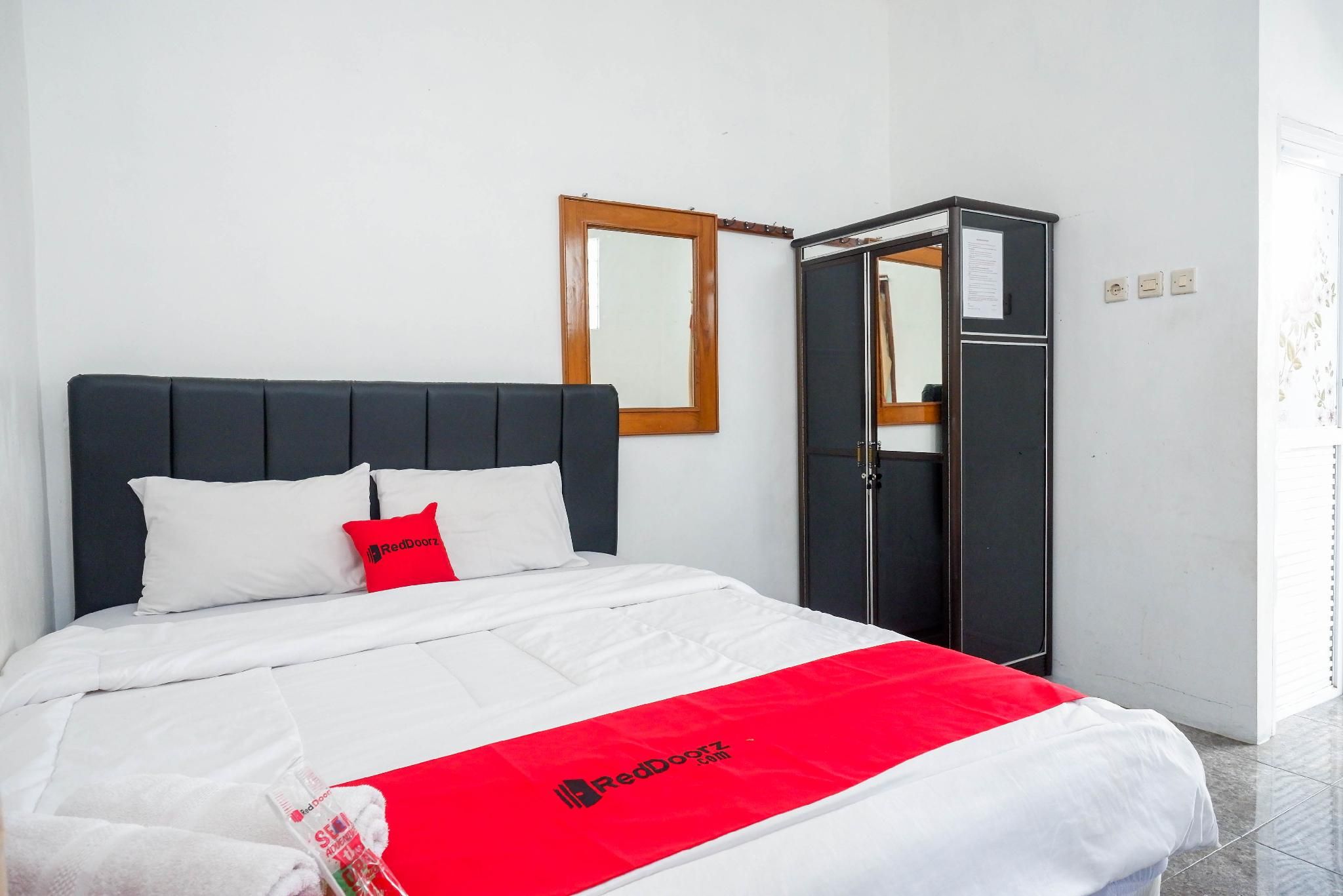 RedDoorz Room