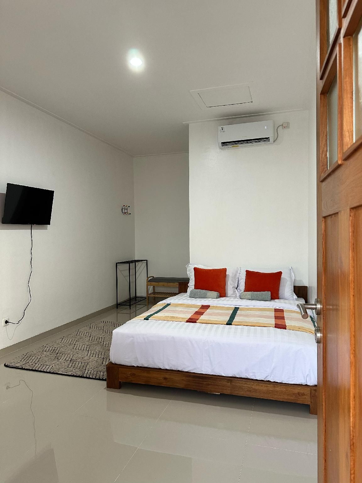 Deluxe - 1 Queen Bed