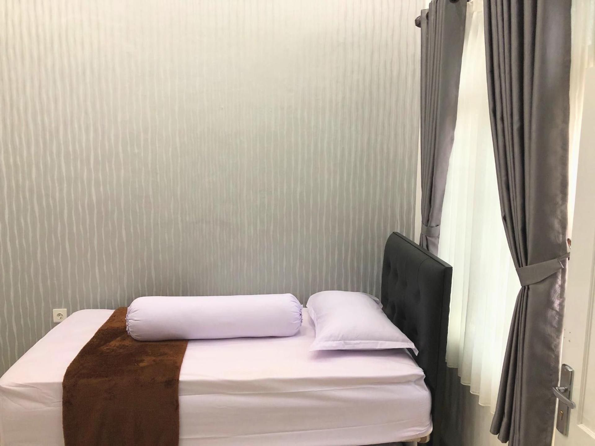Twin Room with Private Bathroom