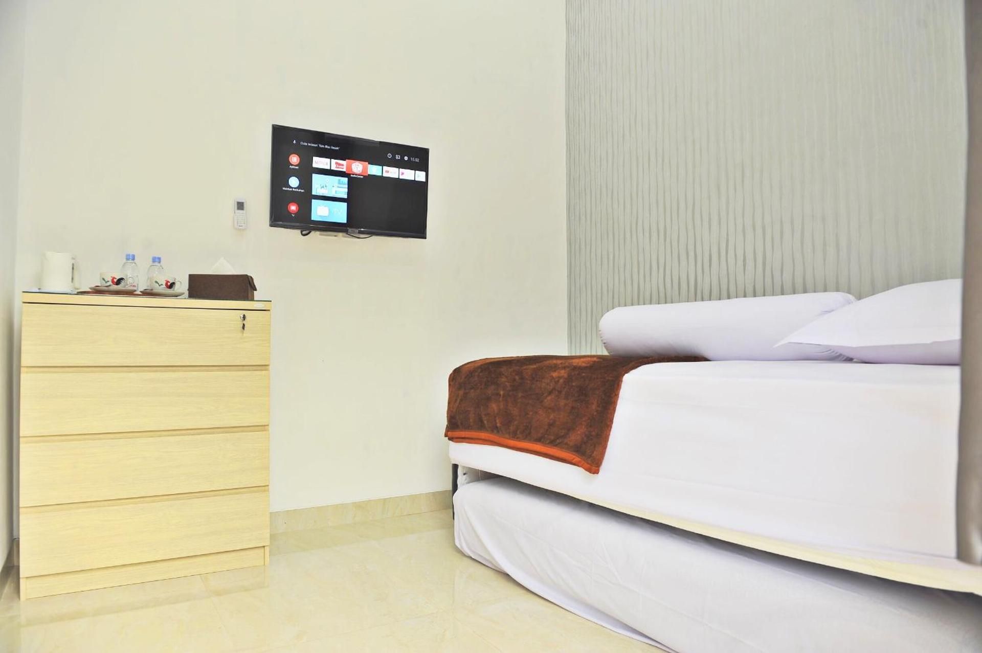 Twin Room with Private Bathroom