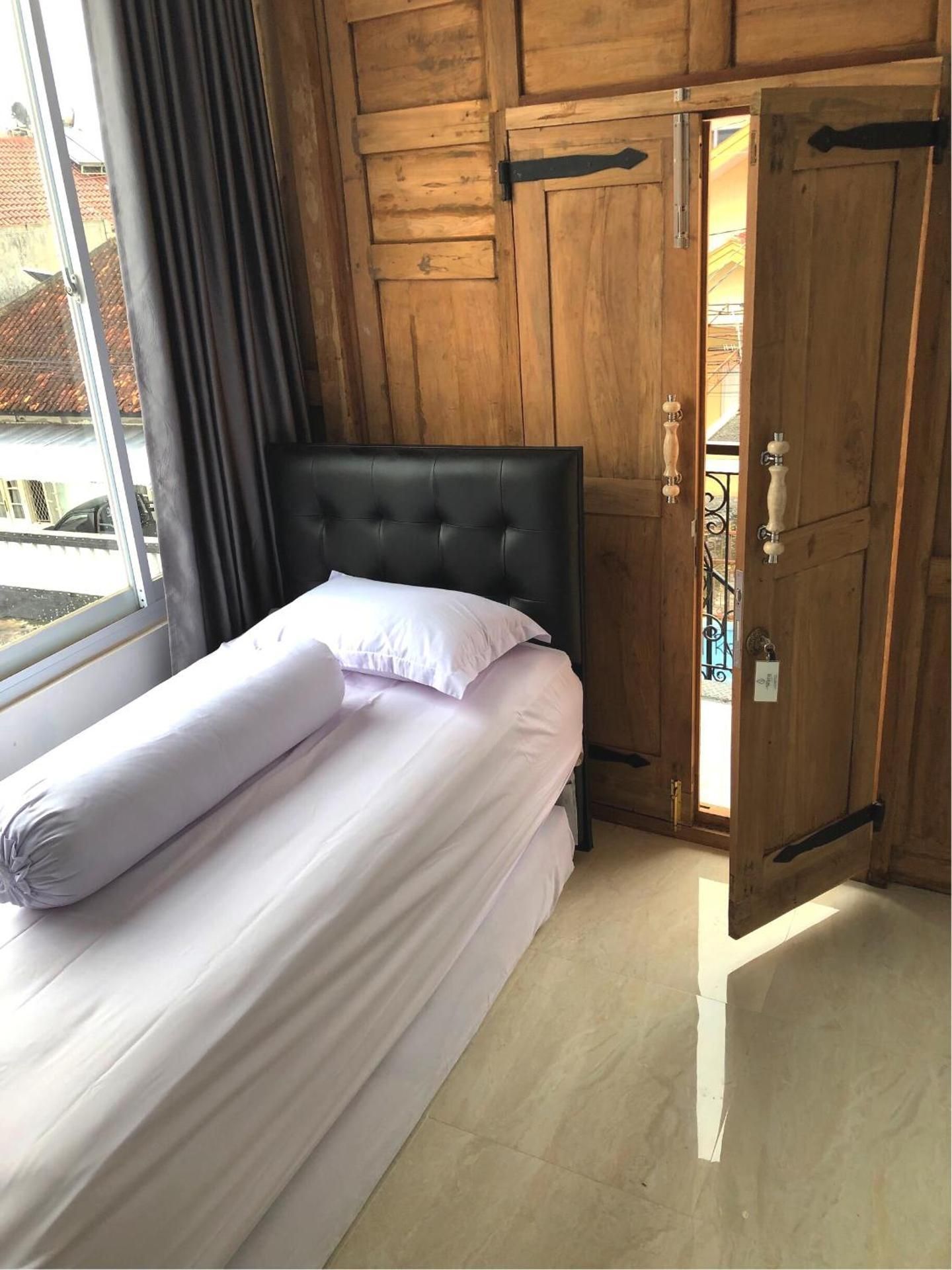 Twin Room with City View
