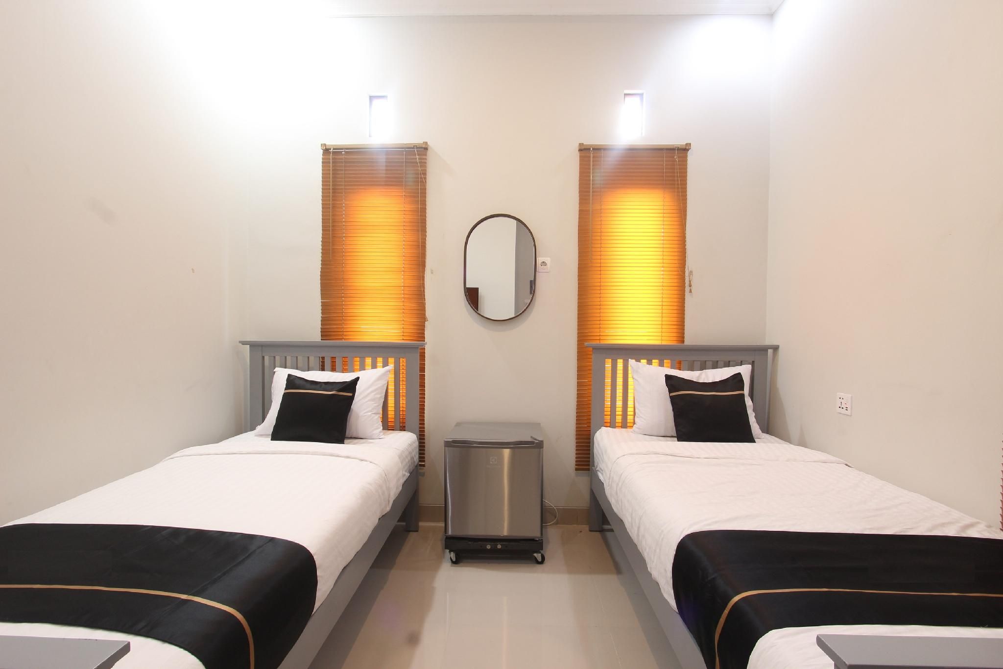 Twin Room with Private Bathroom