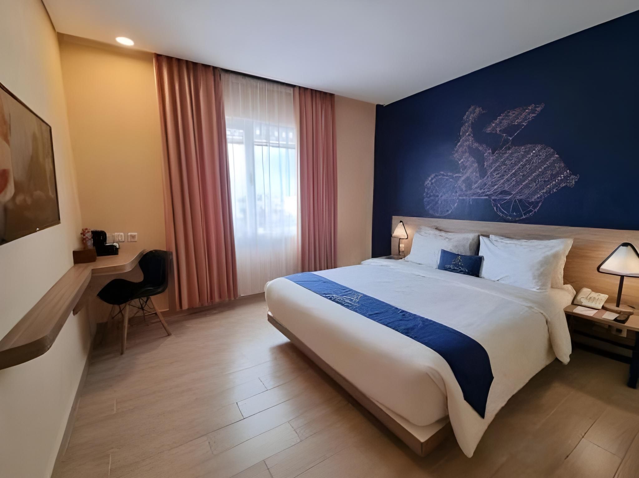 Deluxe Queen Room