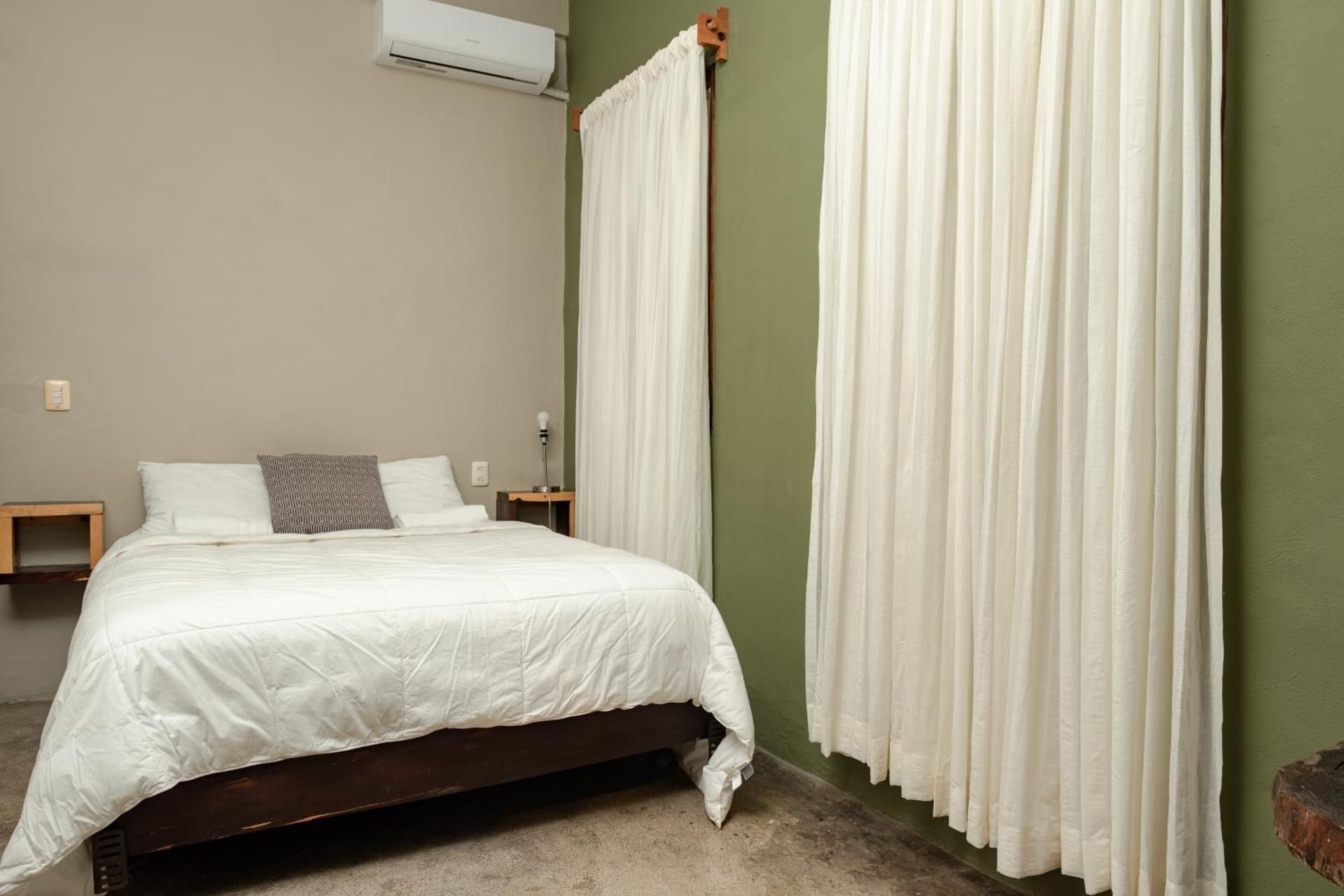 Deluxe Queen Suite