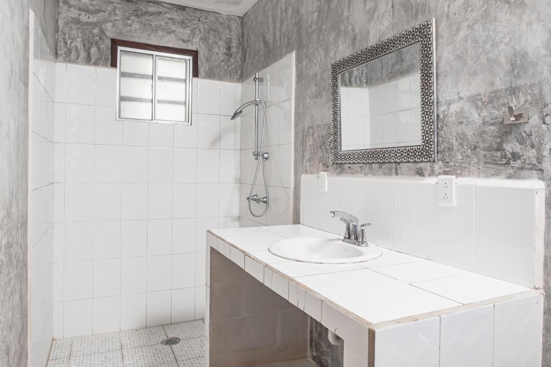 Apartment with Shower