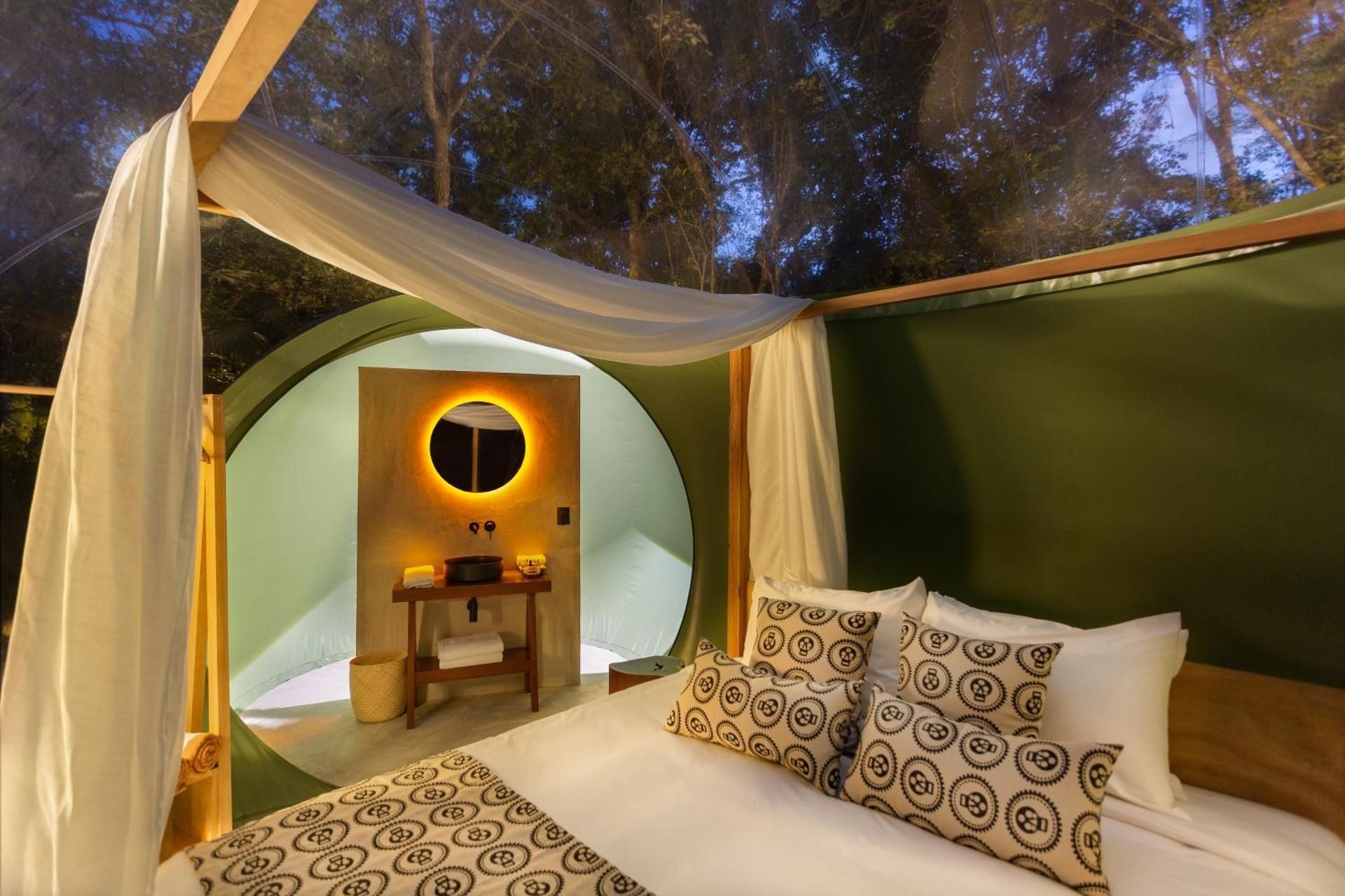 Bubble Suite with jungle view