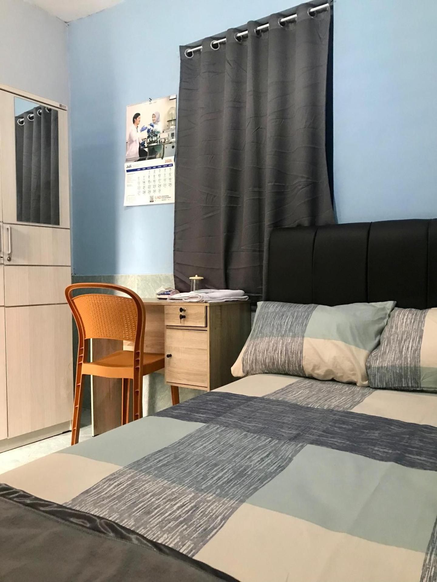 Single Room with Shared Bathroom