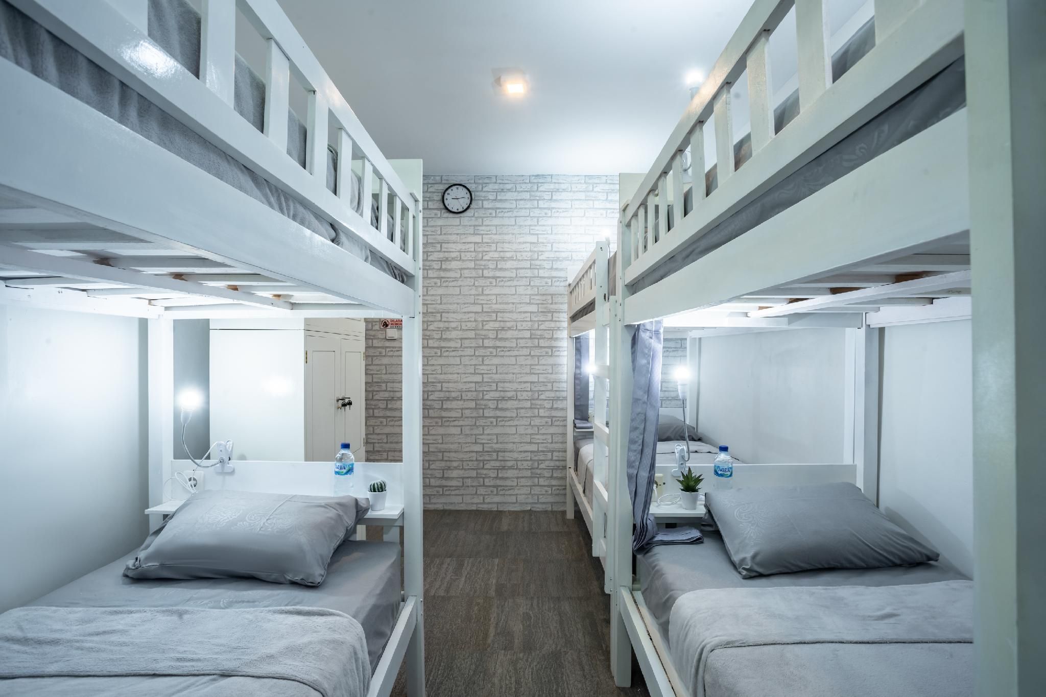 Family Room for 6 Adults