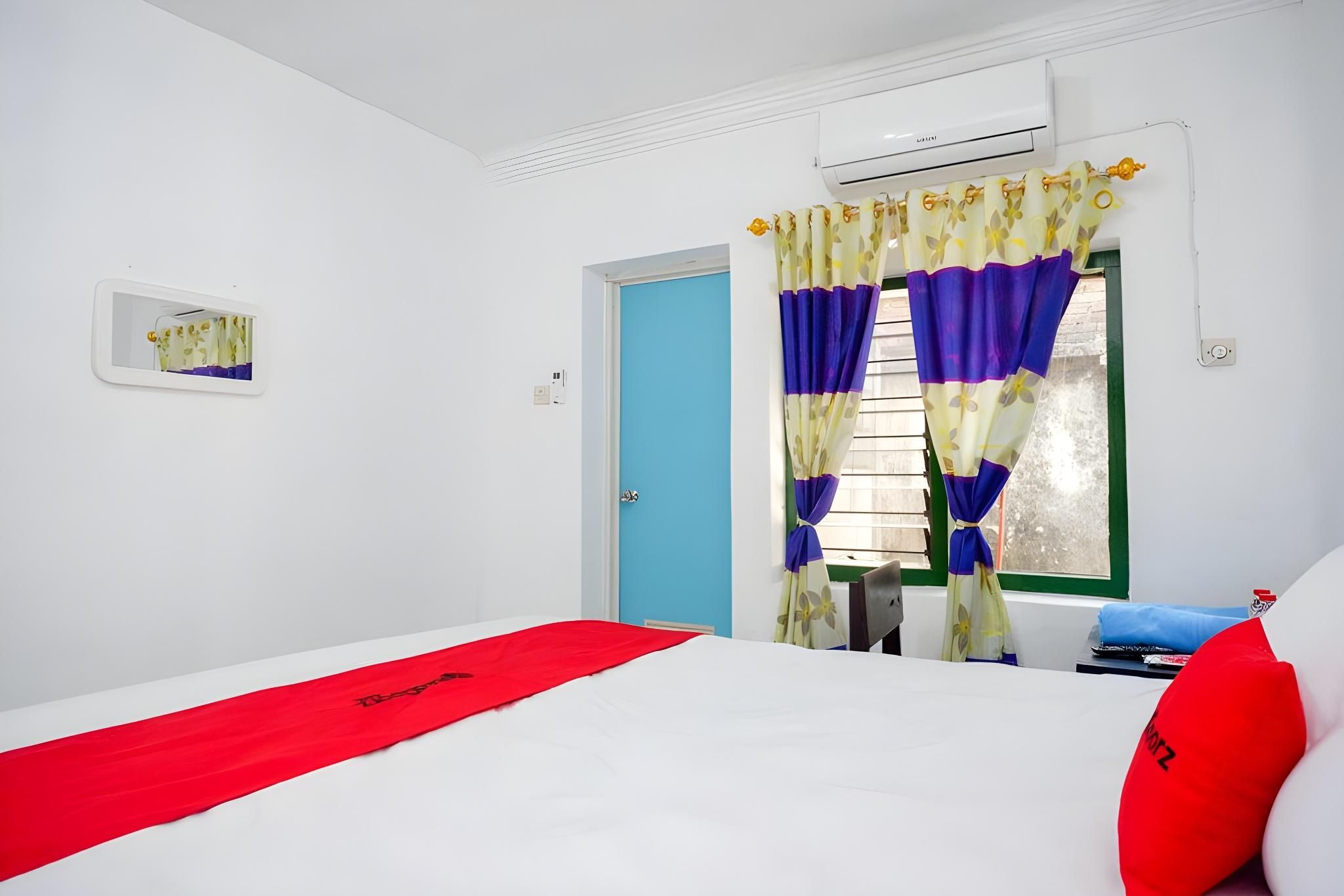 RedDoorz Deluxe Room