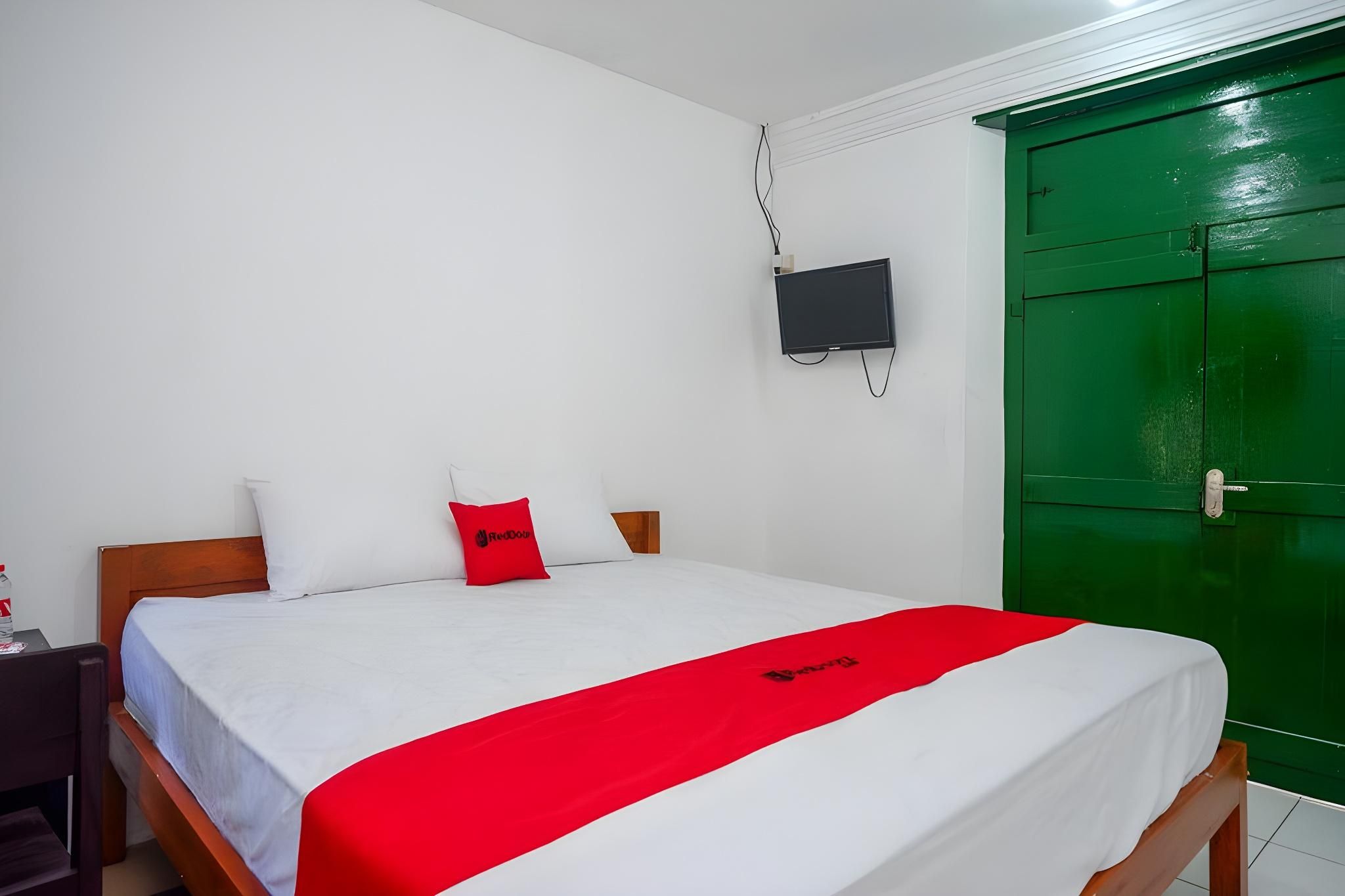 RedDoorz Family Room