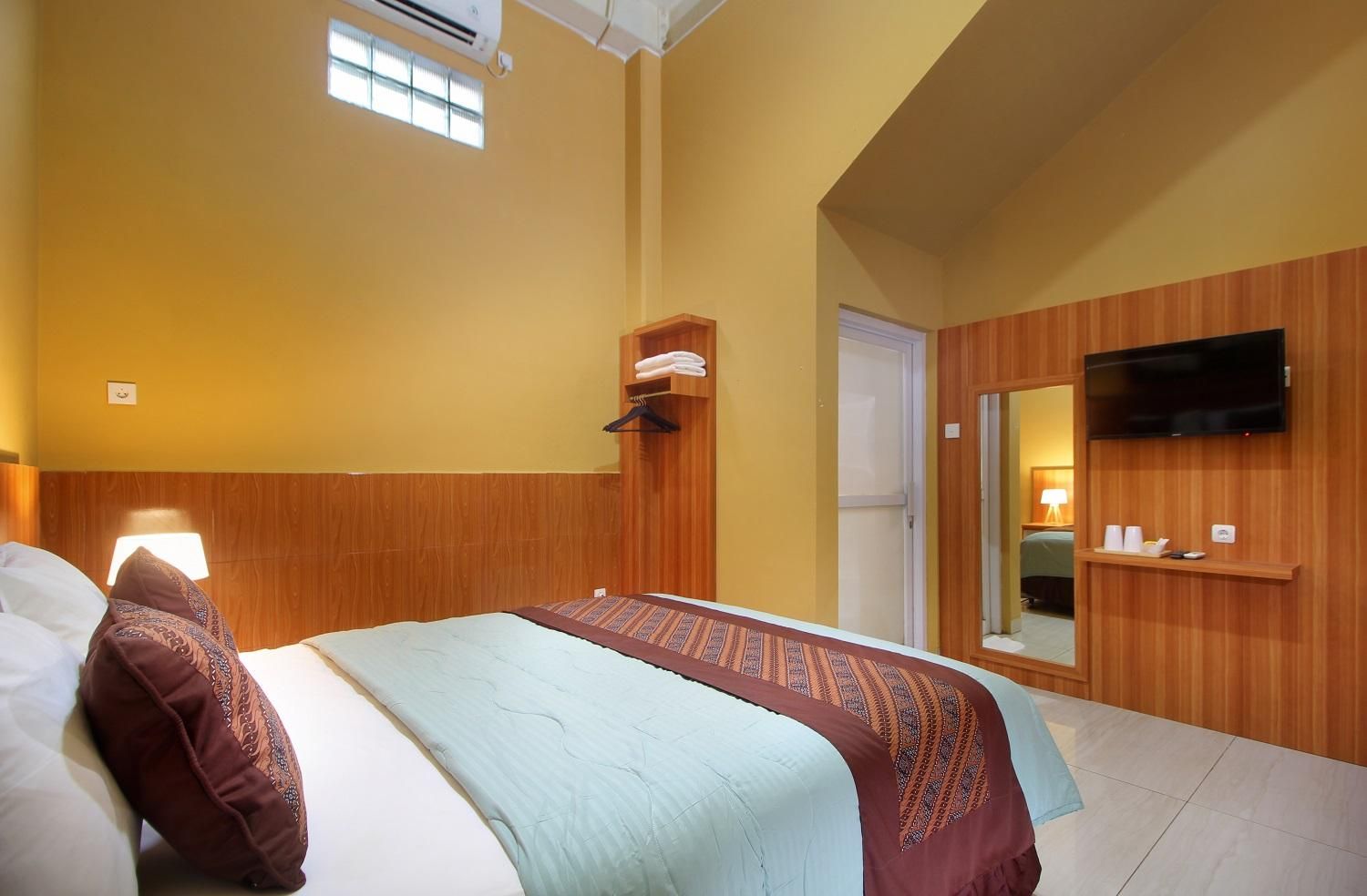 Standard Room Shared Bathroom