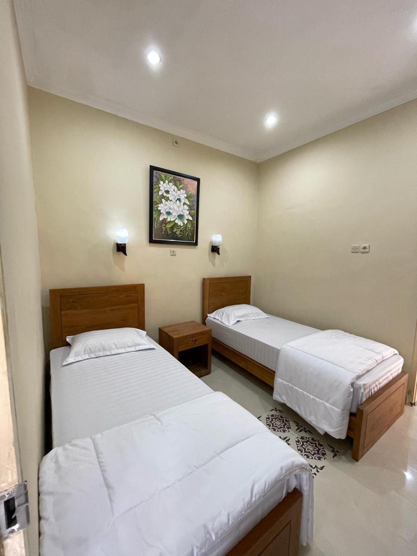 Twin Room with Shared Bathroom
