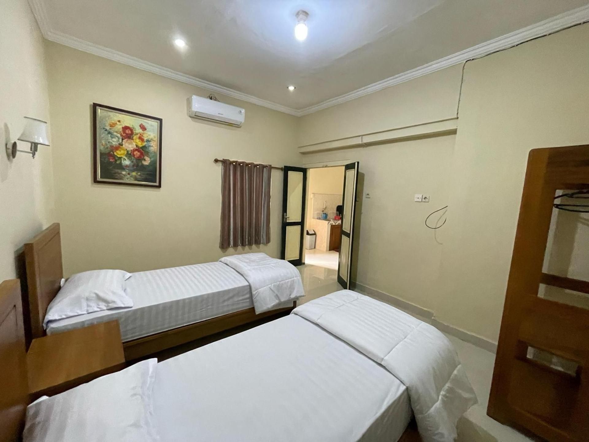 Twin Room with Private Bathroom