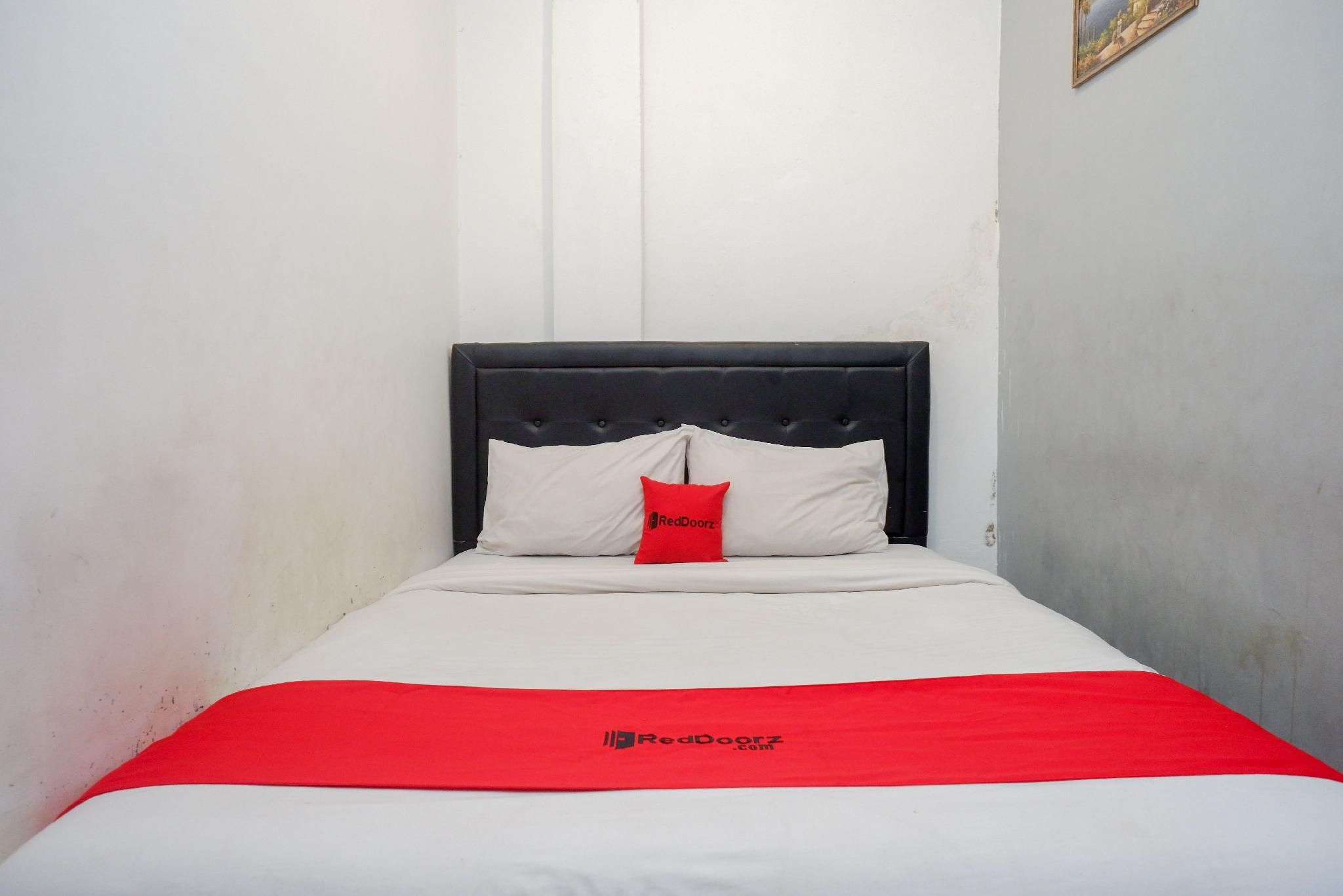 RedDoorz Room