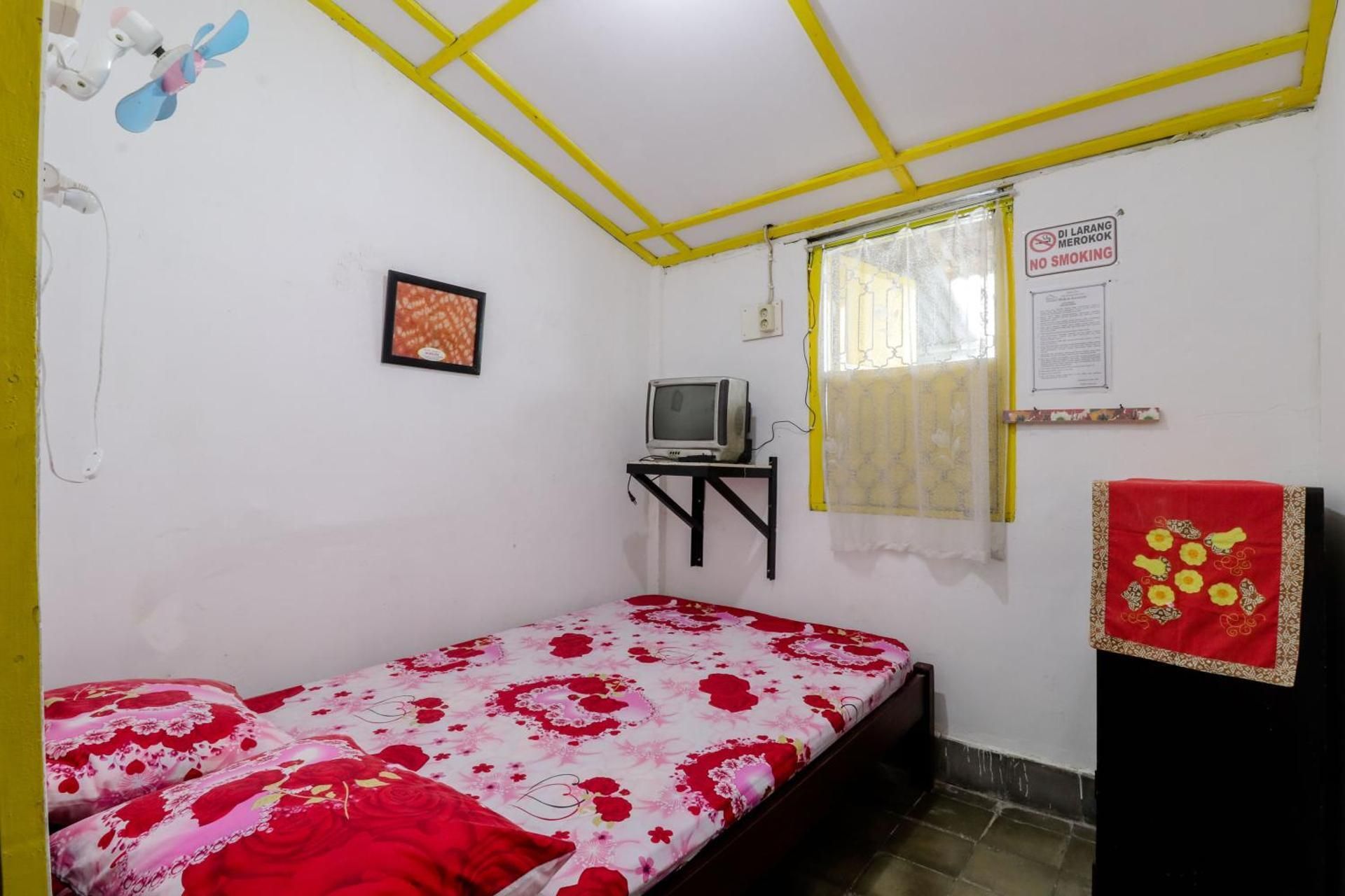 Standard Room Shared Bathroom