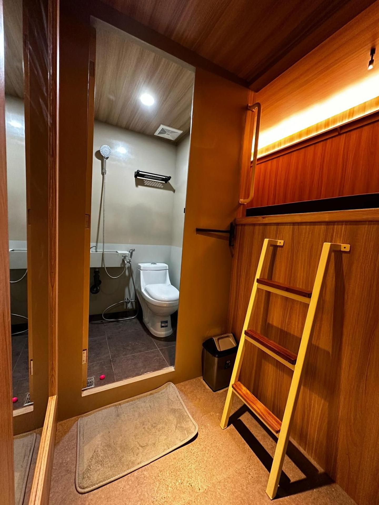 Pod Room with En-Suite Bathroom