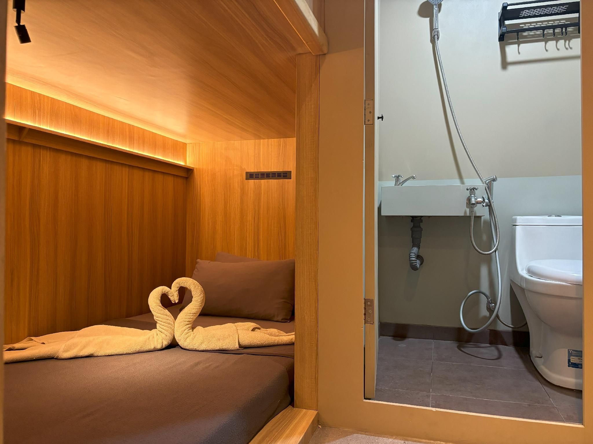 Pod Room with En-Suite Bathroom
