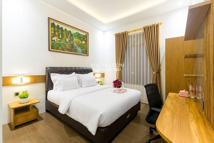 Standard Queen Room