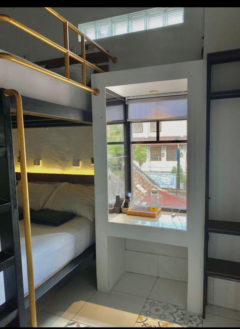4 Loft Bed with Window