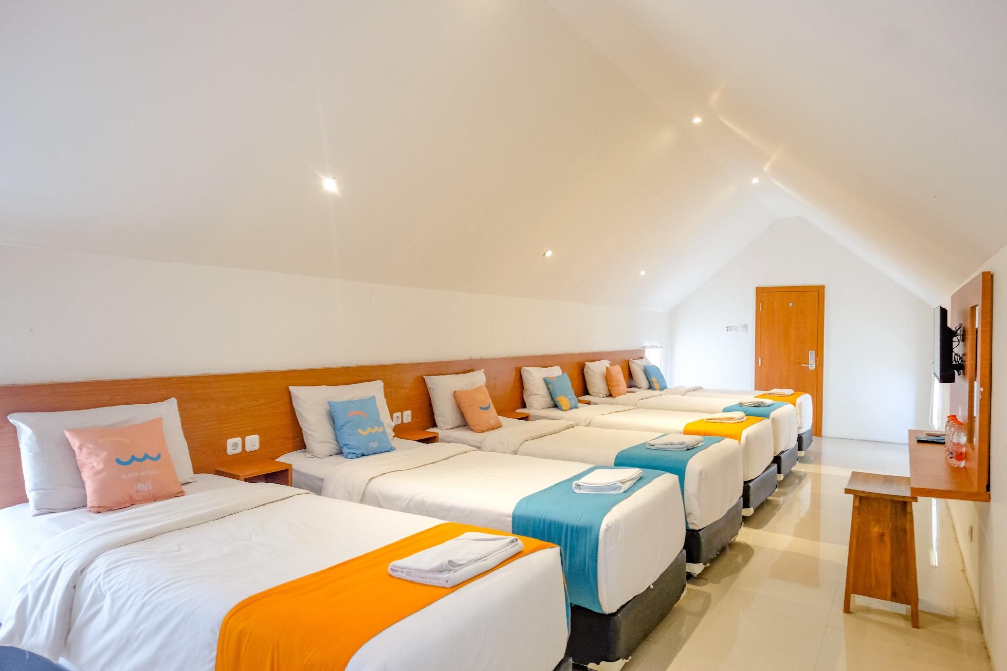 Family Room for 6 Adults