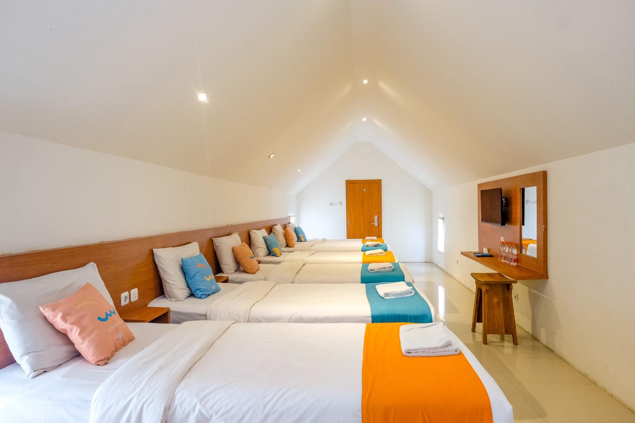 Family Room for 6 Adults