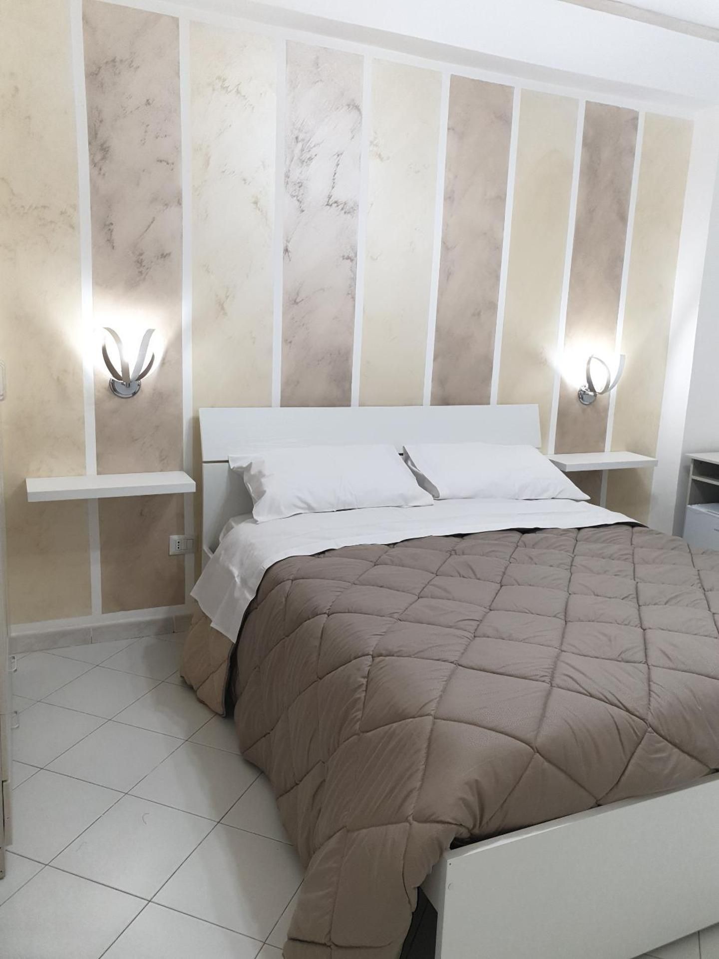 B&B Pompeii Luxury Matrimoniale King-Classica-Bagno privato esterno-Vista città-Giove 2