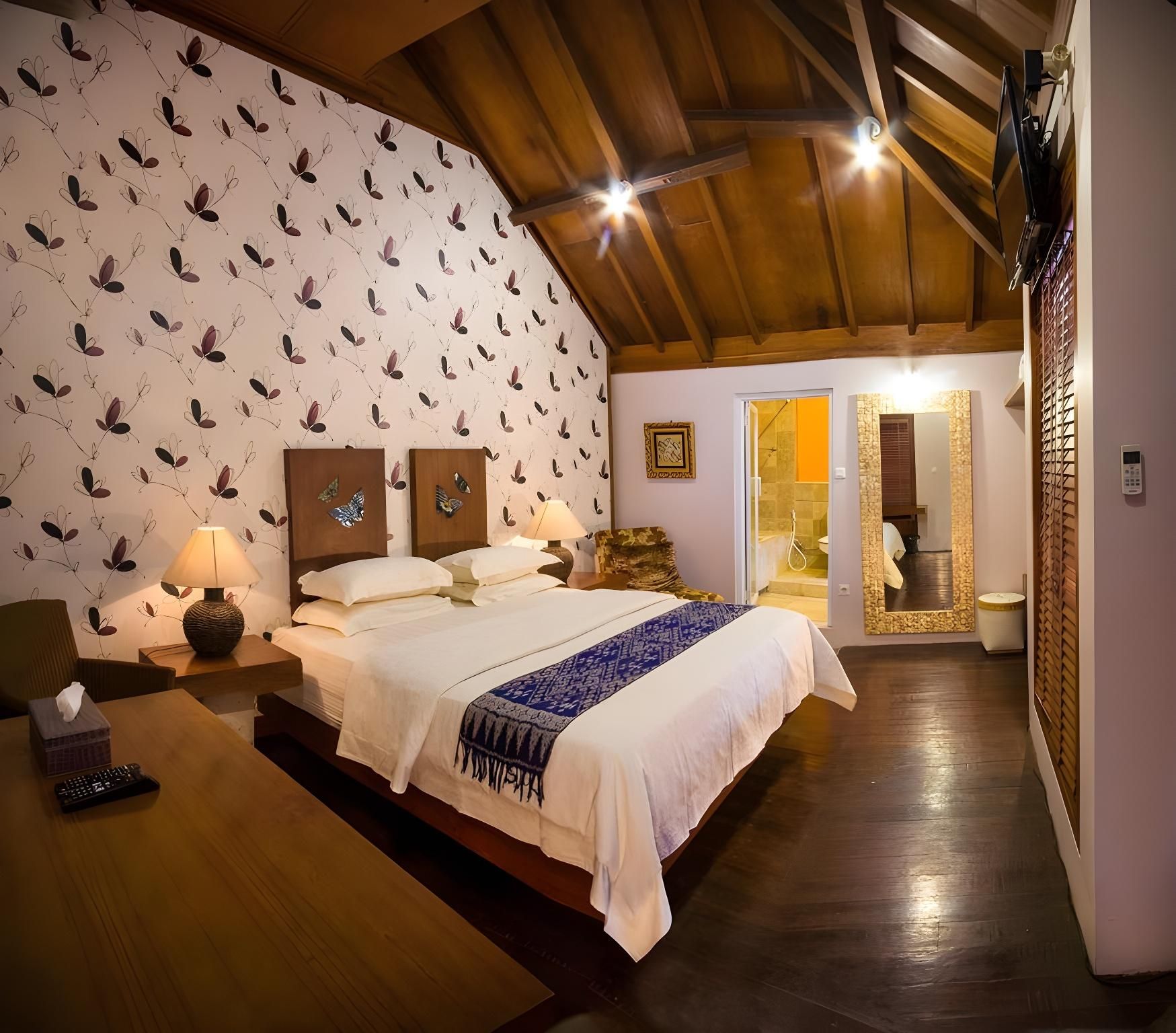 Deluxe Double or Twin Room