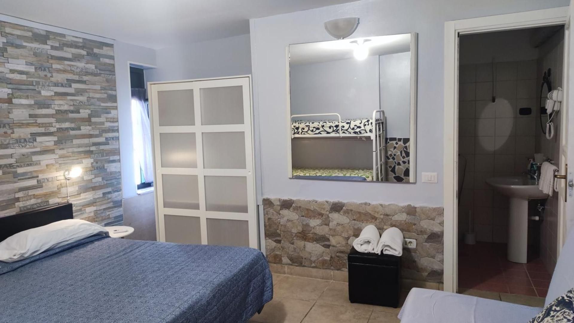 Deluxe Double Room with Shower