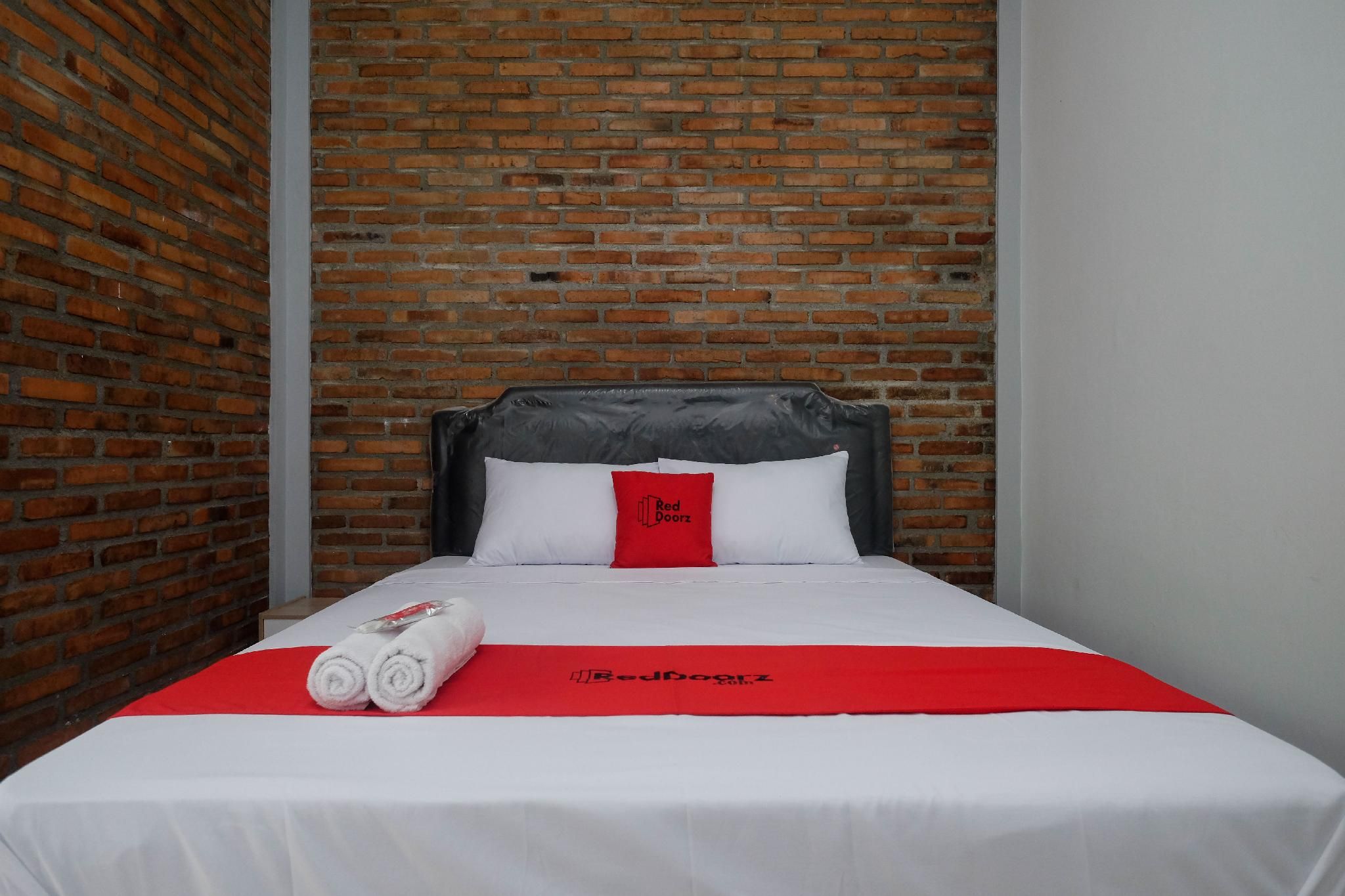 RedDoorz Room