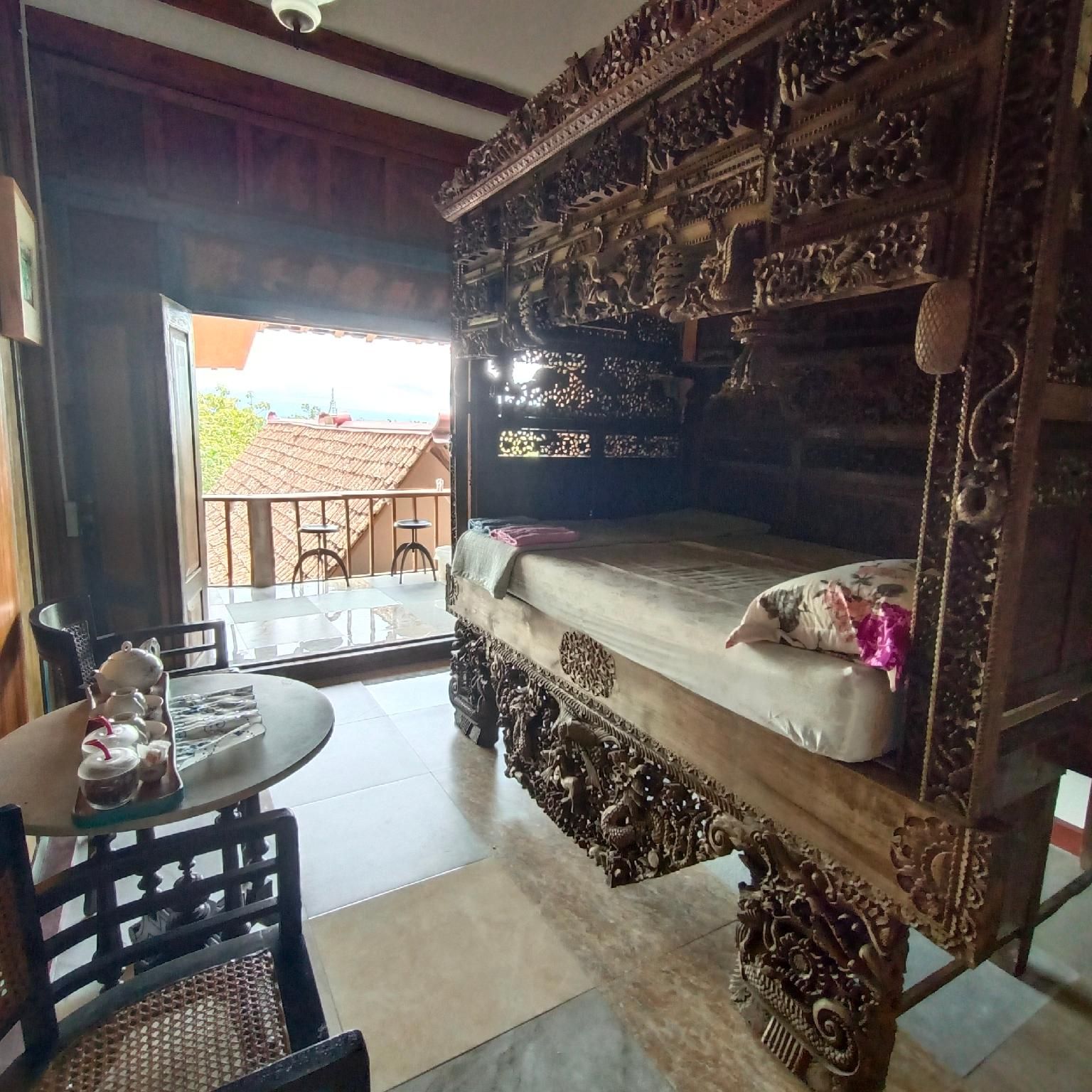 Deluxe - 1 King Bed