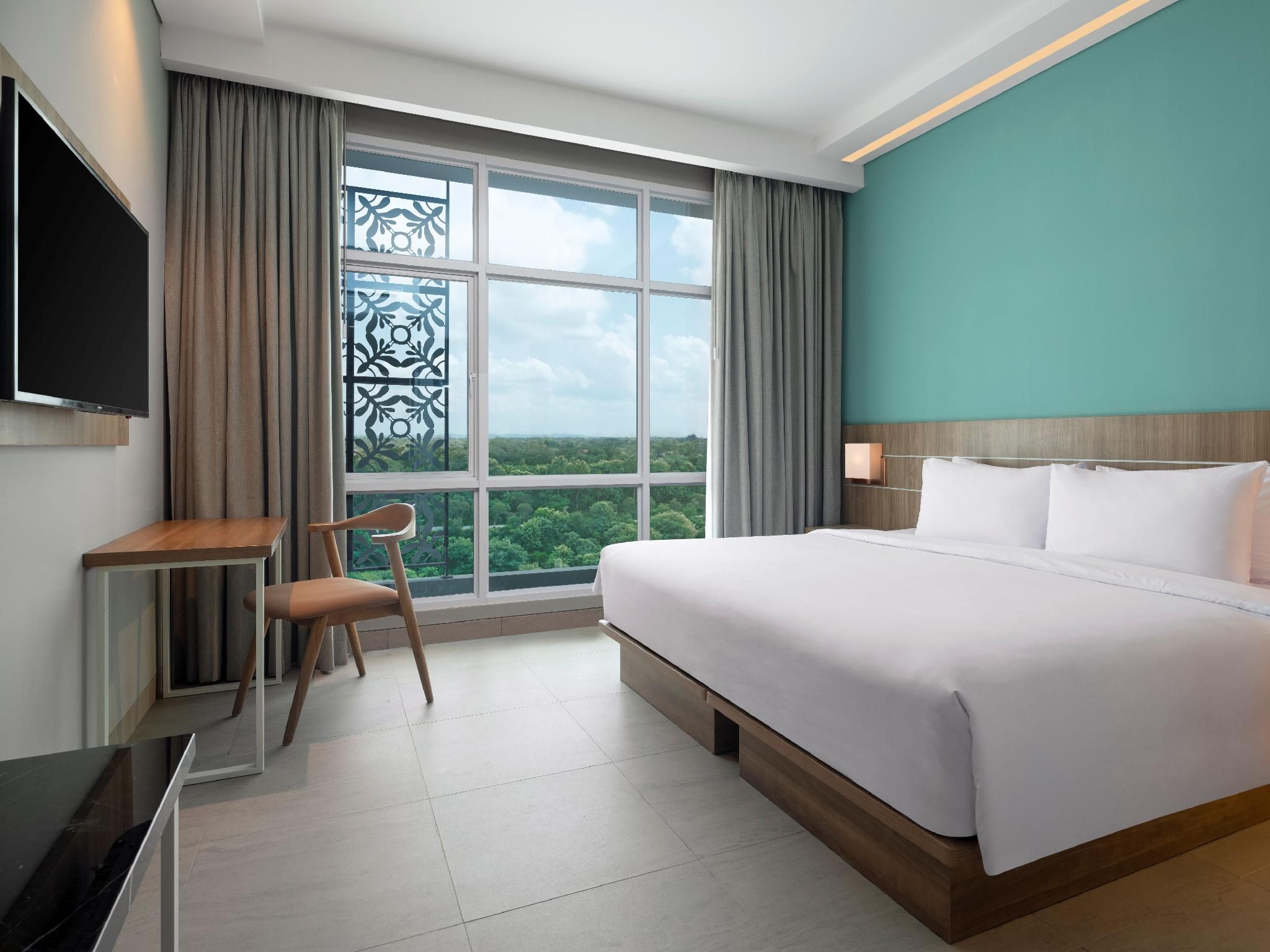 Superior Room Hollywood