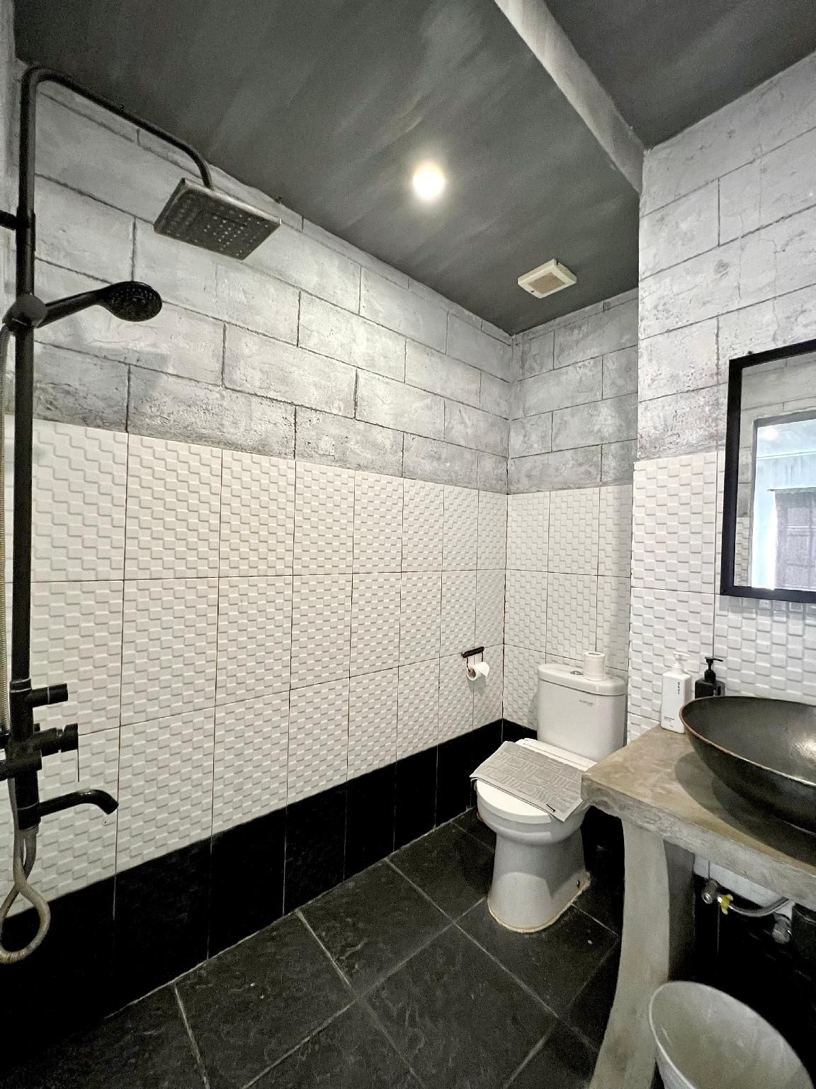 Deluxe Studio