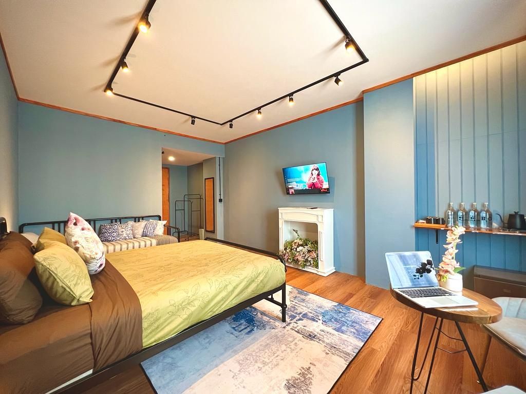 Modern Heritage Classic Room