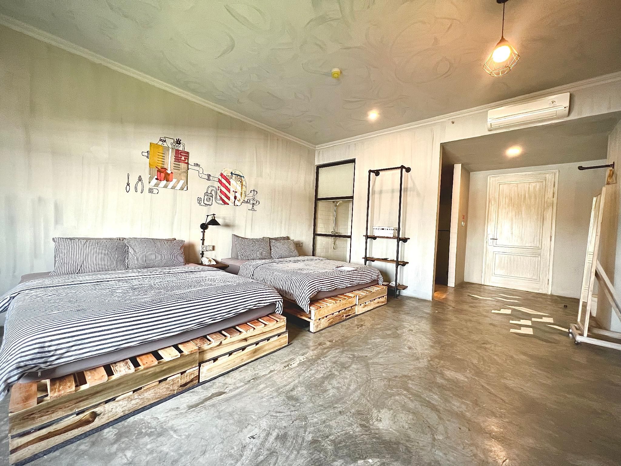 Atma Room Only
