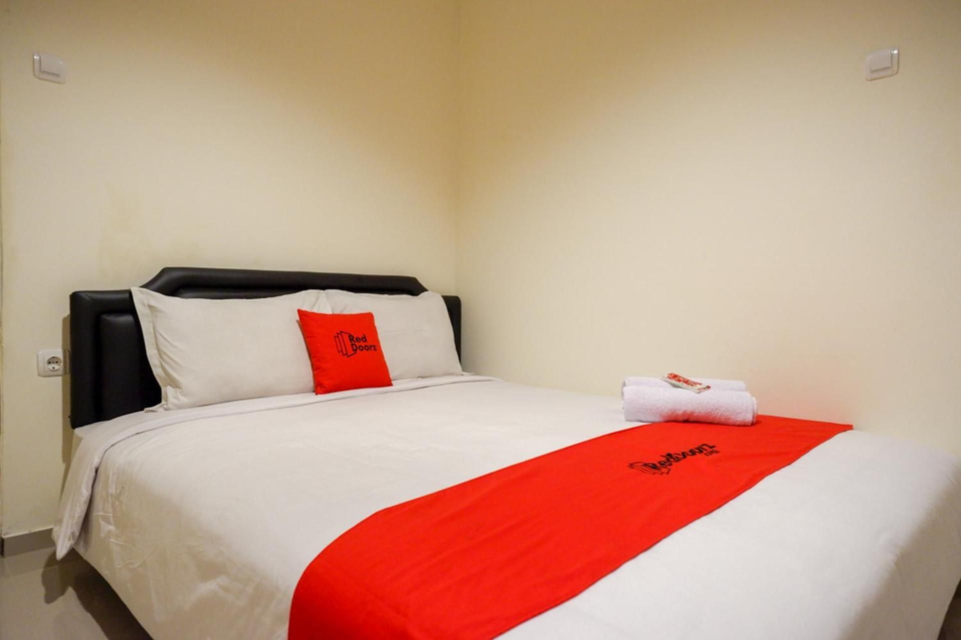 RedDoorz Room