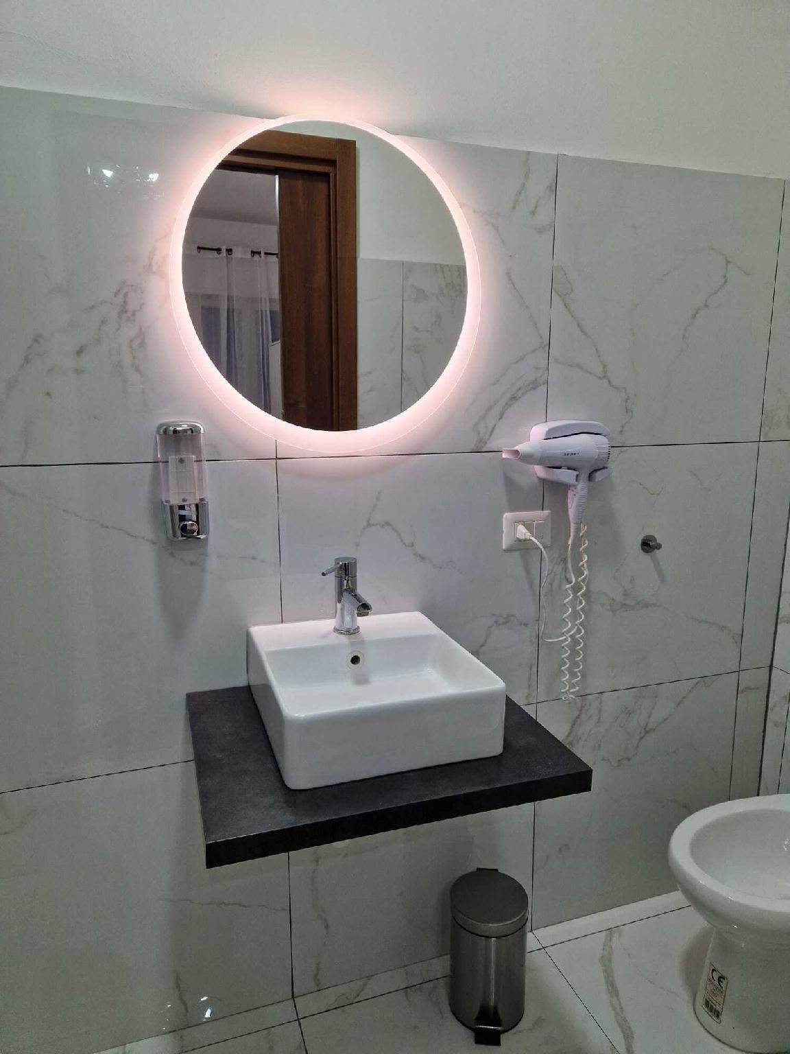 Camera Tripla-Classica-Bagno privato esterno-Vista città-Apollo