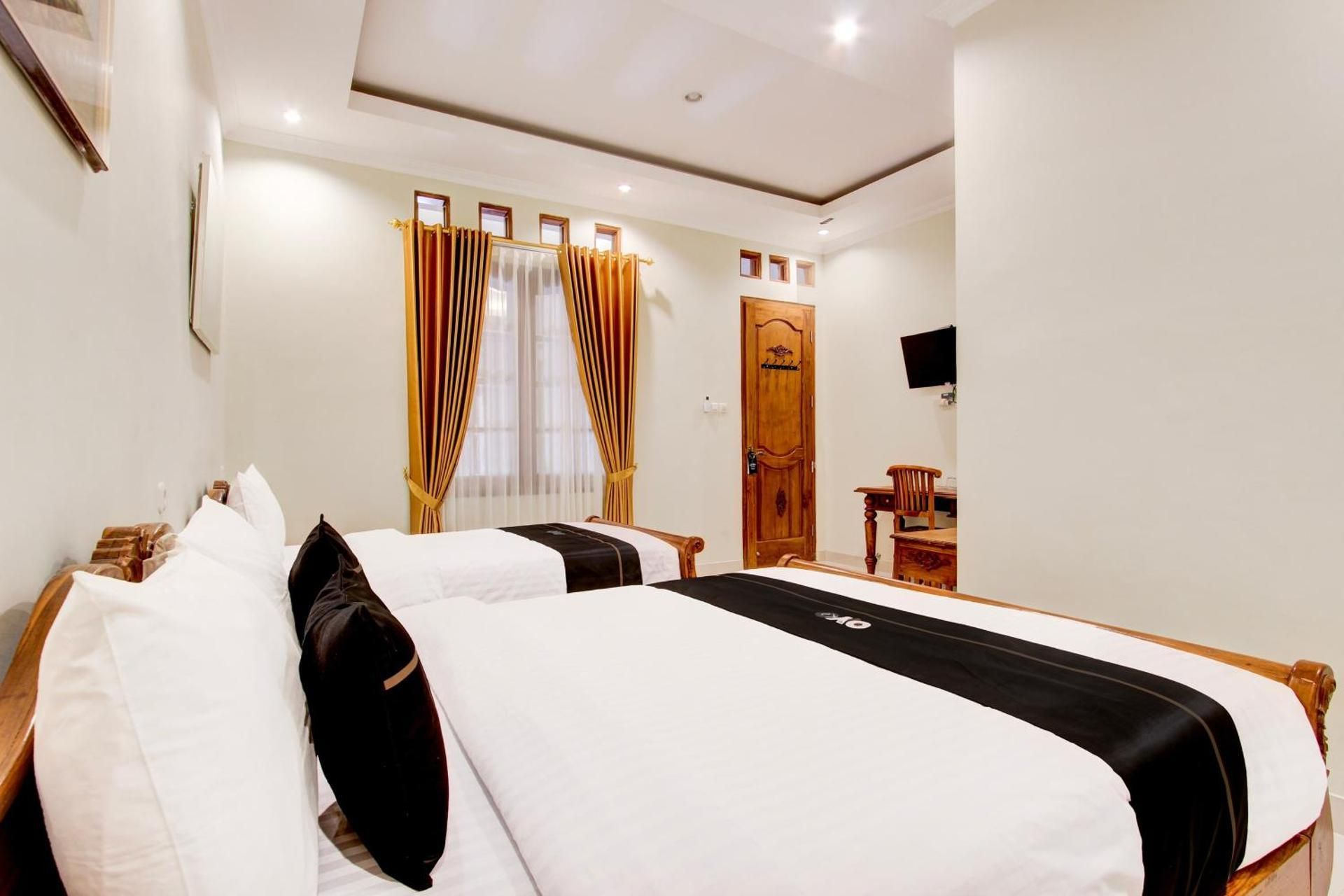 Suite Family Room
