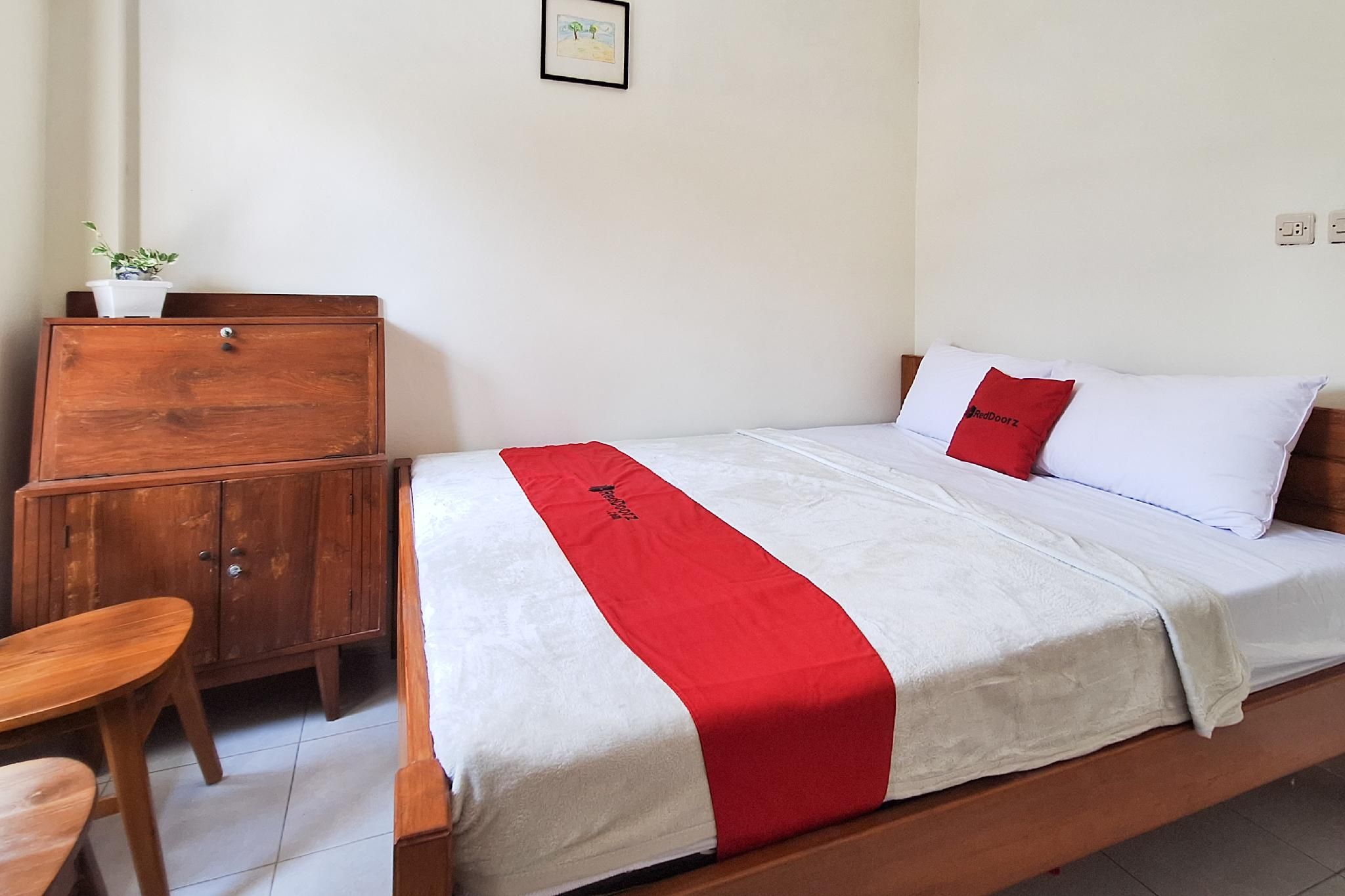 RedDoorz Room