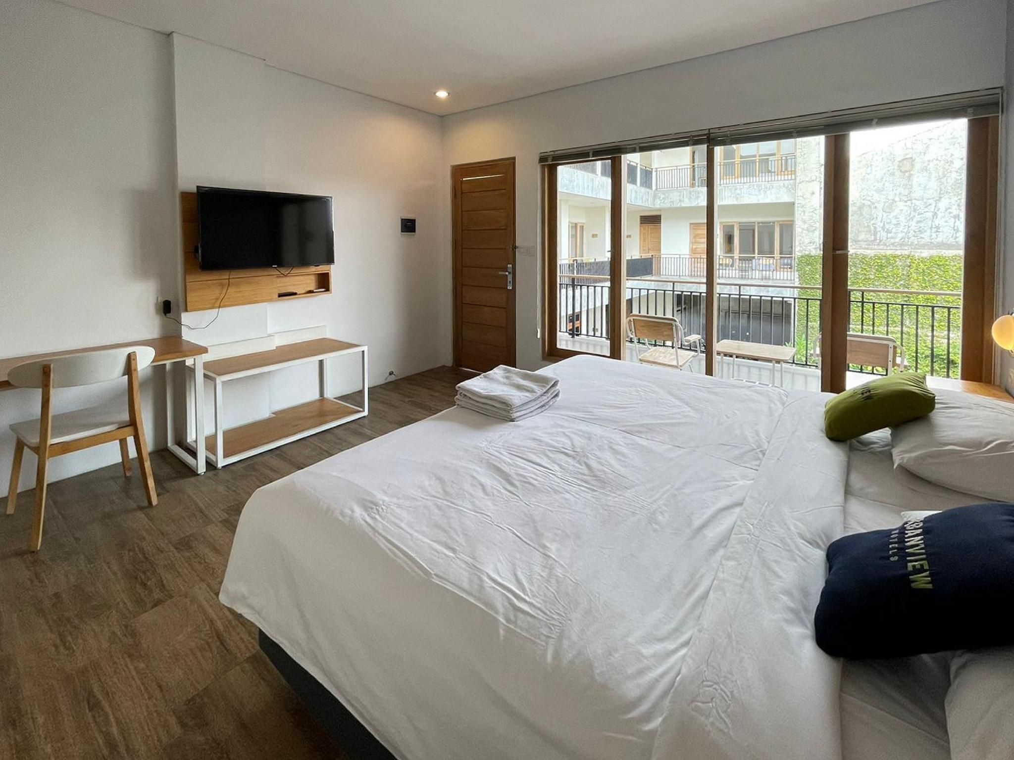 Urbanview Code Riverstay Yogyakarta Deluxe Room 2